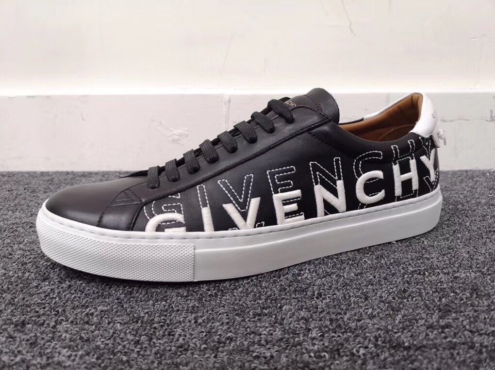 Givenchy Embroidered Logo Low-top Casual Sneakers In White