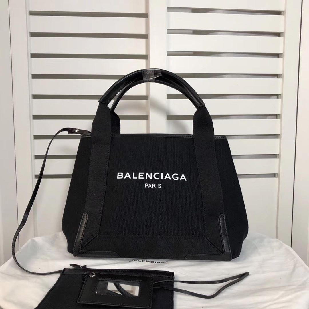 Balenciaga Cabas Xsl Tote In Black