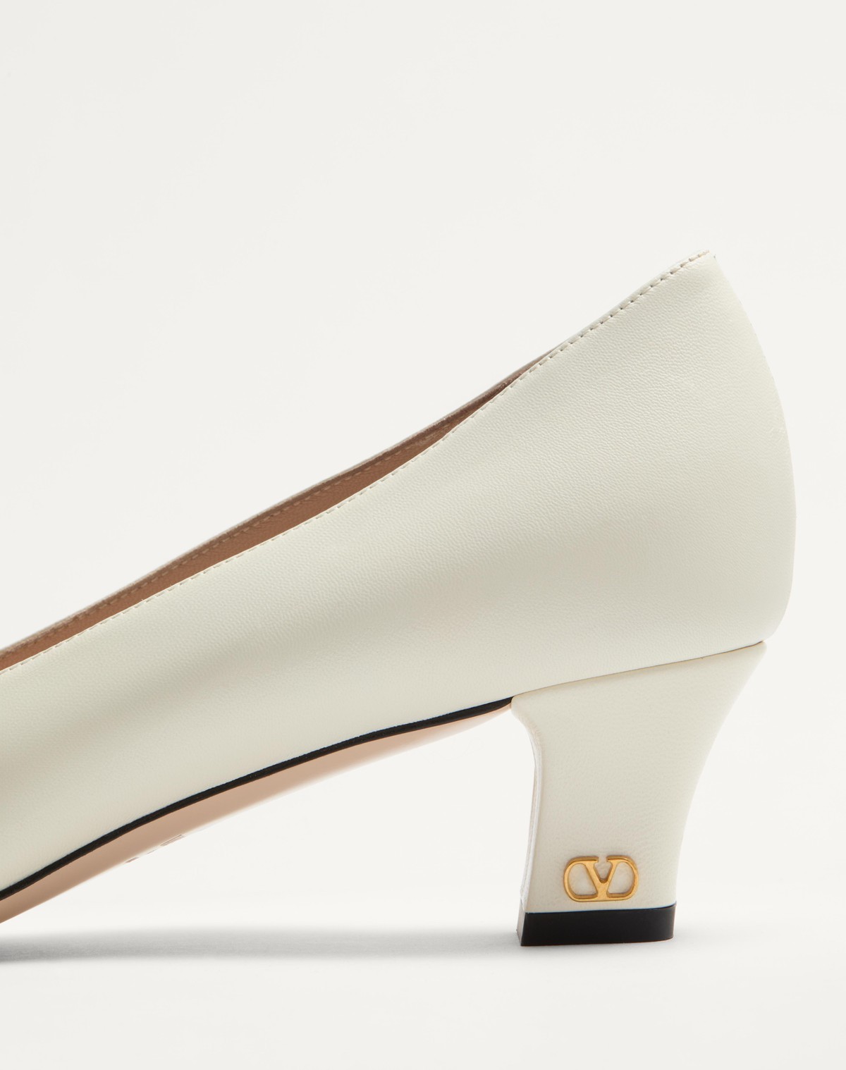 Shop Valentino Bowow Pump In Kidskin 45mm In White