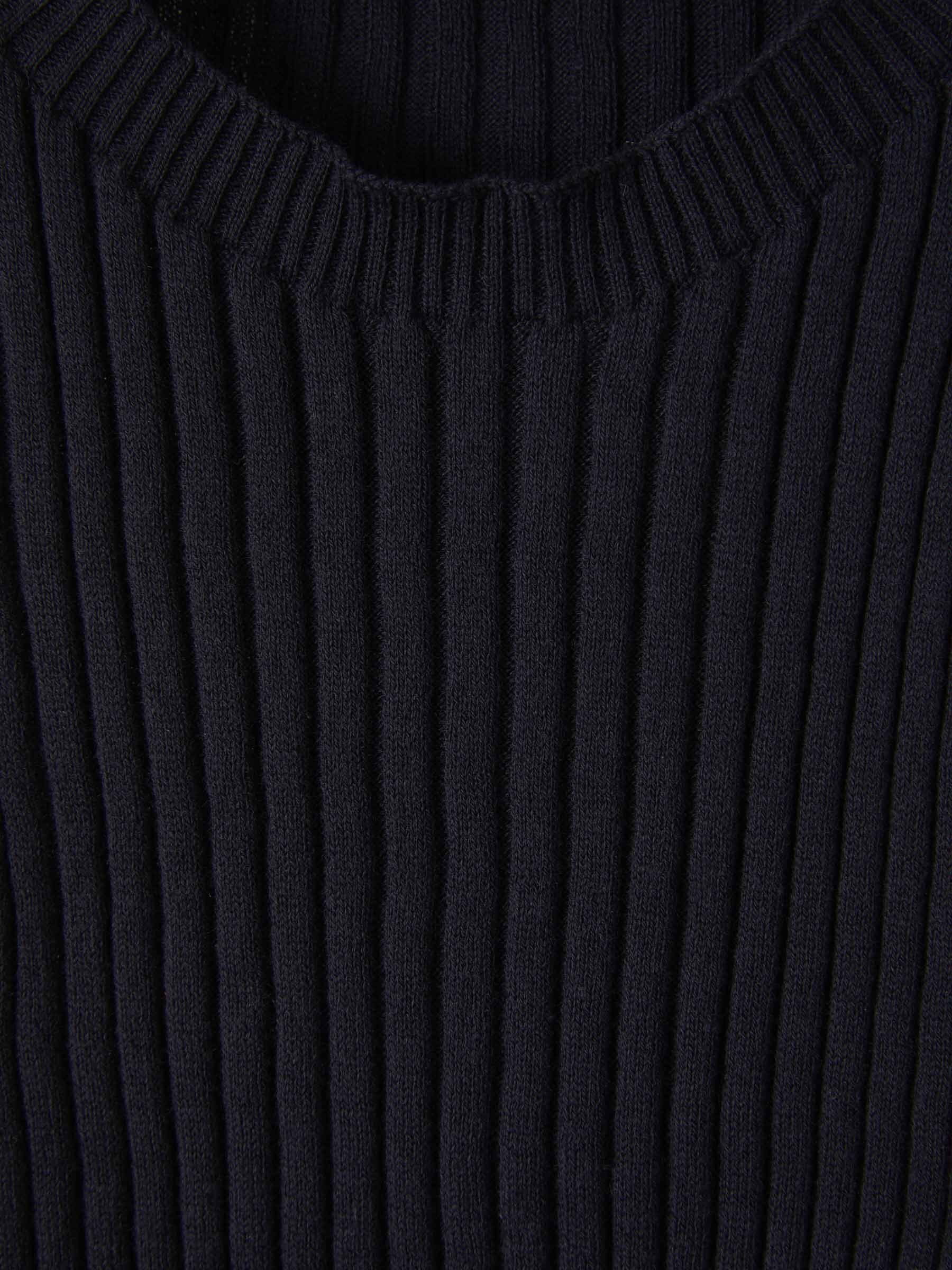 Shop Peserico Sleeveless Knitted Vest In Black