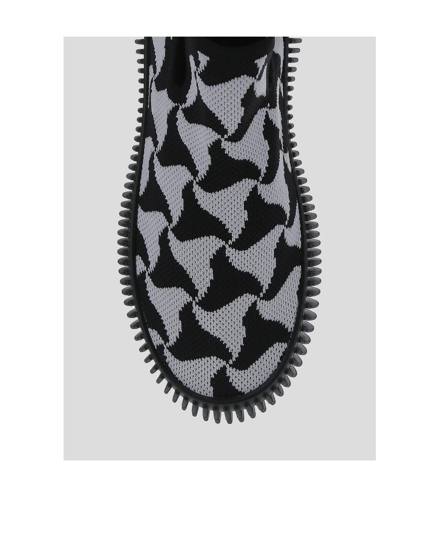 Bottega Veneta Ripple Wave Patter Slip-on Sneakers In Black
