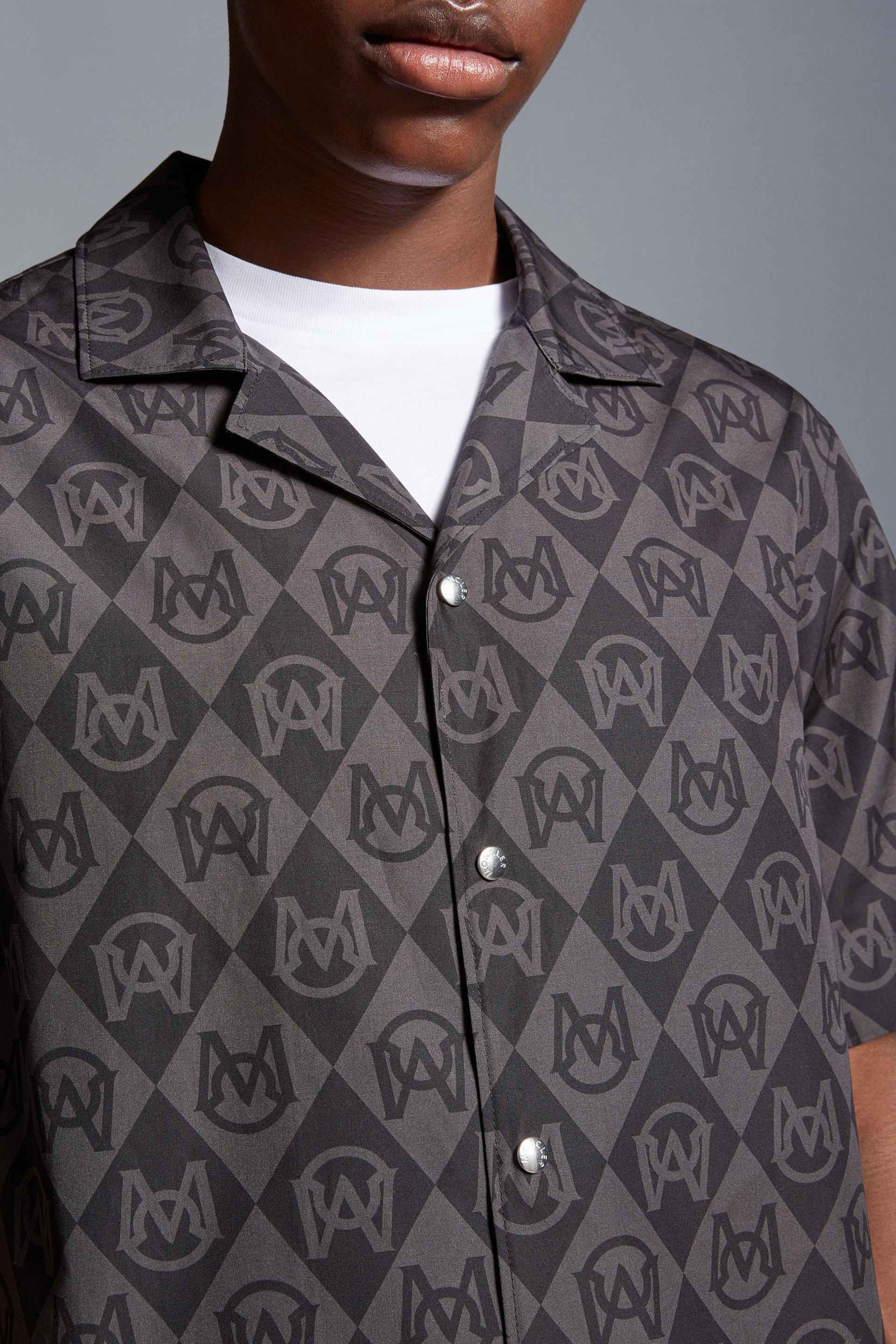 Moncler Short-sleeve Geometric-pattern Shirt In Black