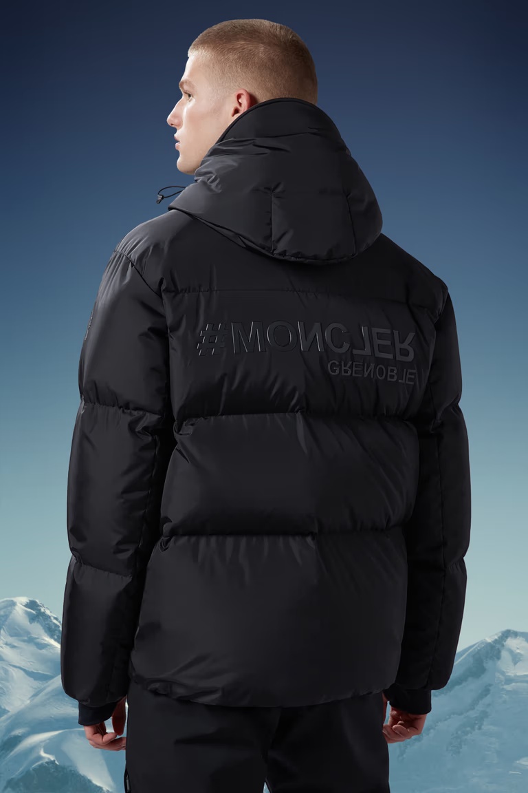 Moncler Mazod Short Down Jacket In Black