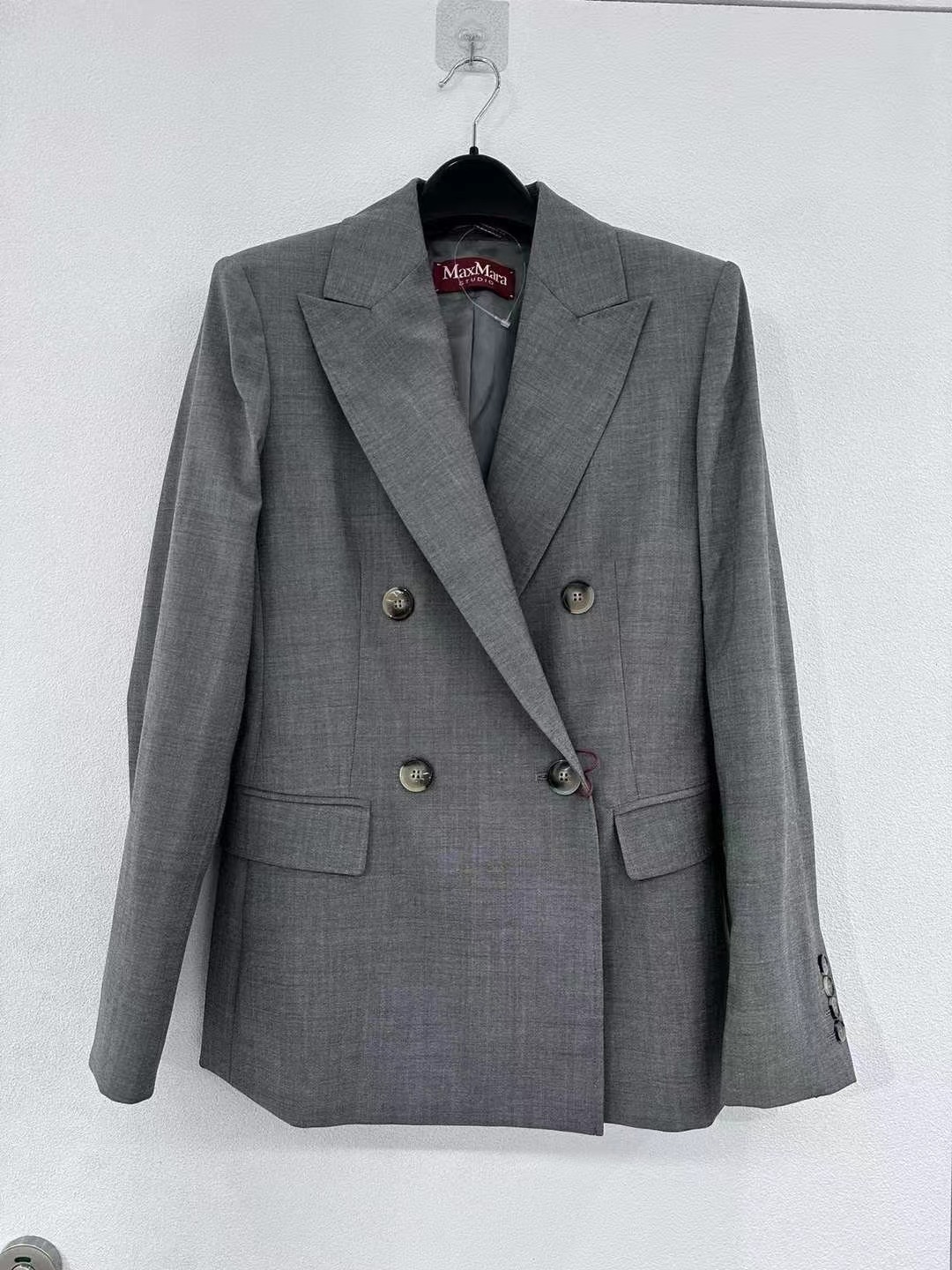 Max Mara Long Sleeved Suit Jacket In Gray