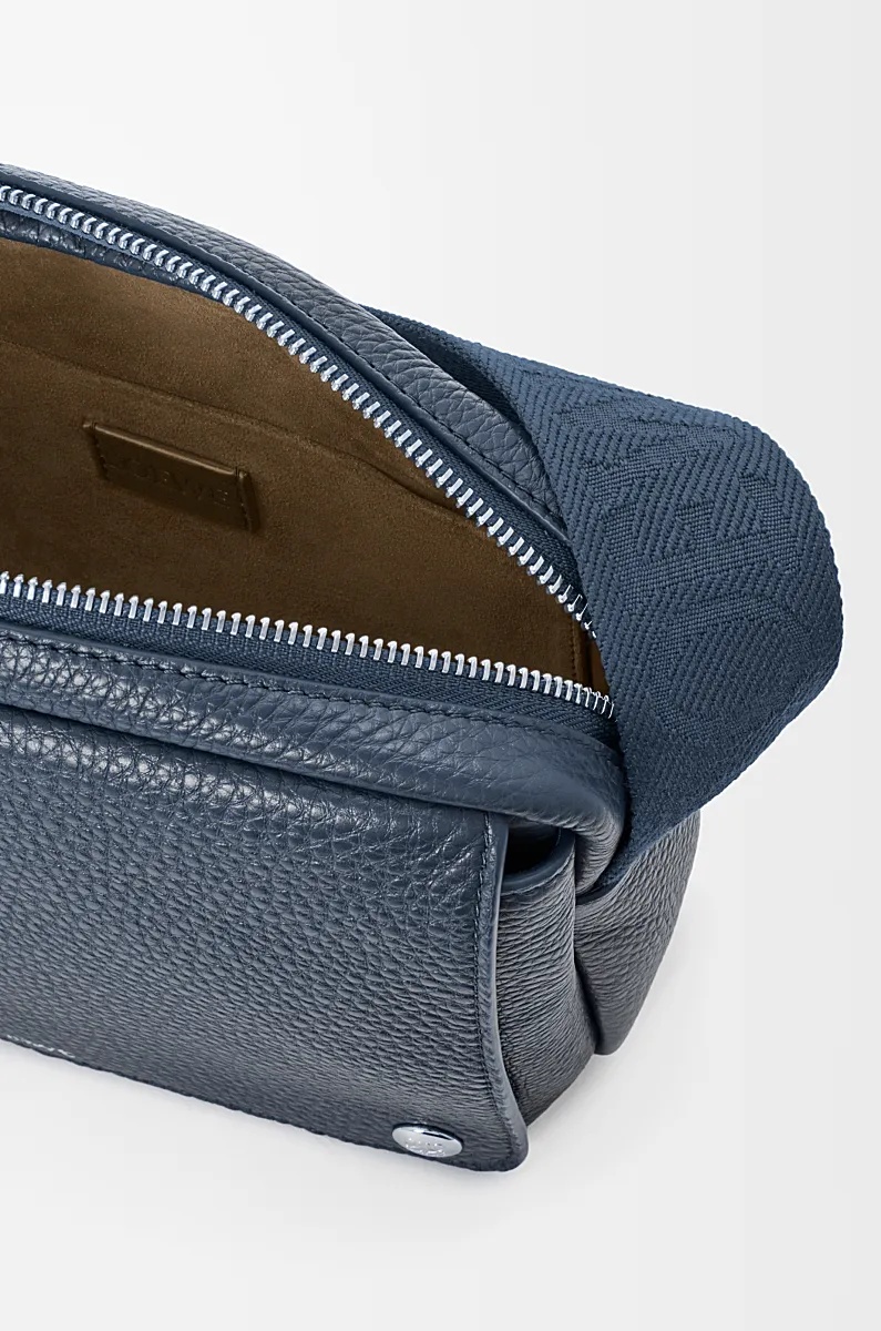 Loewe Medium Pebble Messenger Bag In Supple Grained Calfskin In Purple