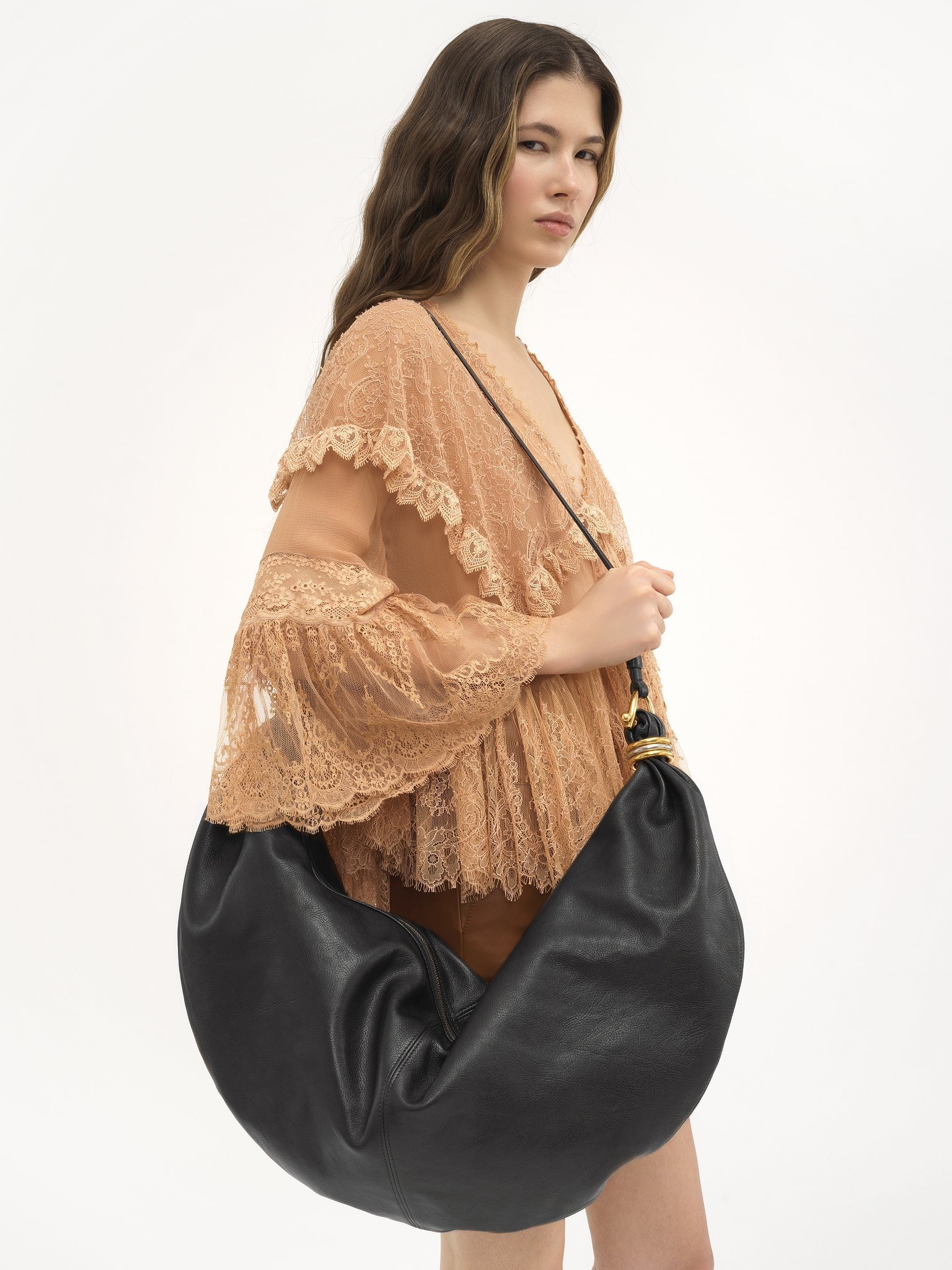Chloé Large Logo Stray Bag In Black