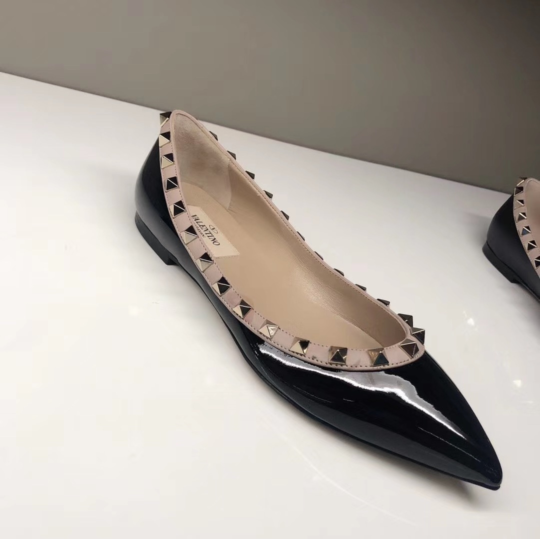 Valentino Rockstud Patent Leather Ballet Flats In Black