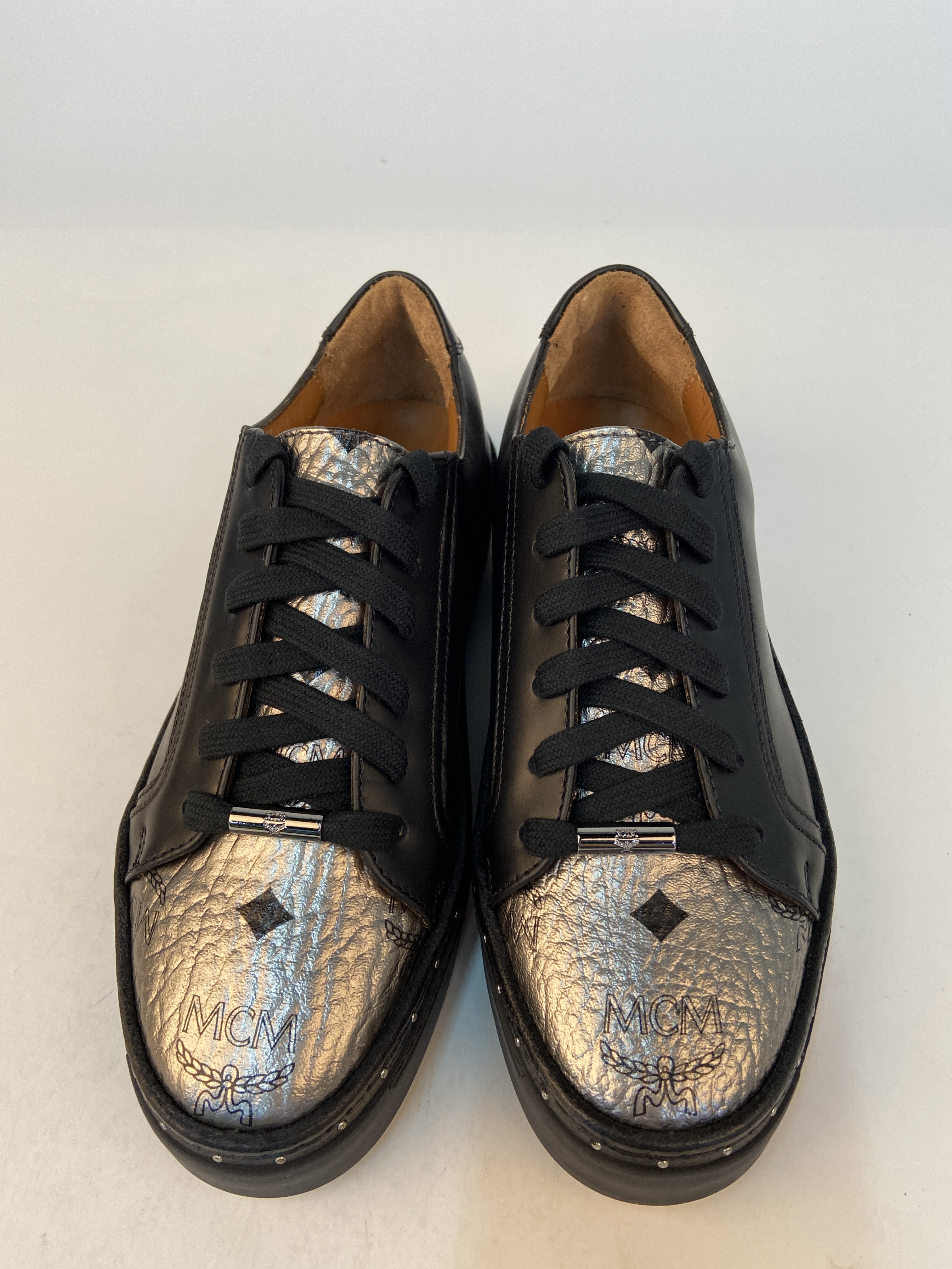 MCM LOGO DETAILS CASUAL SNEAKERS