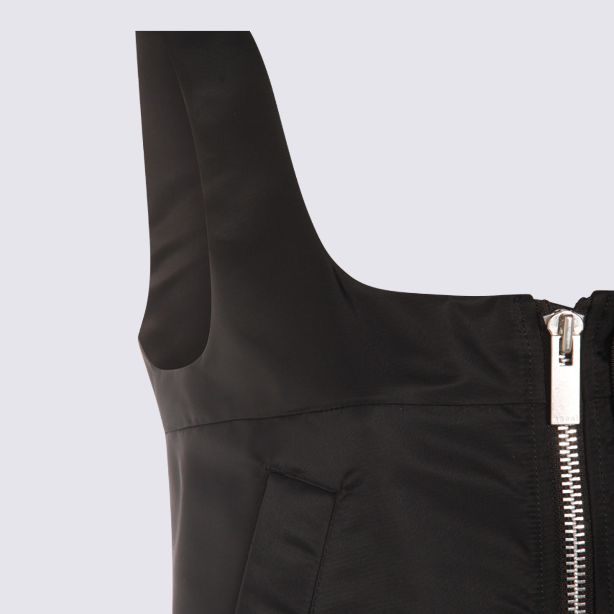 Sacai Zipped Sleeveless Top In Black
