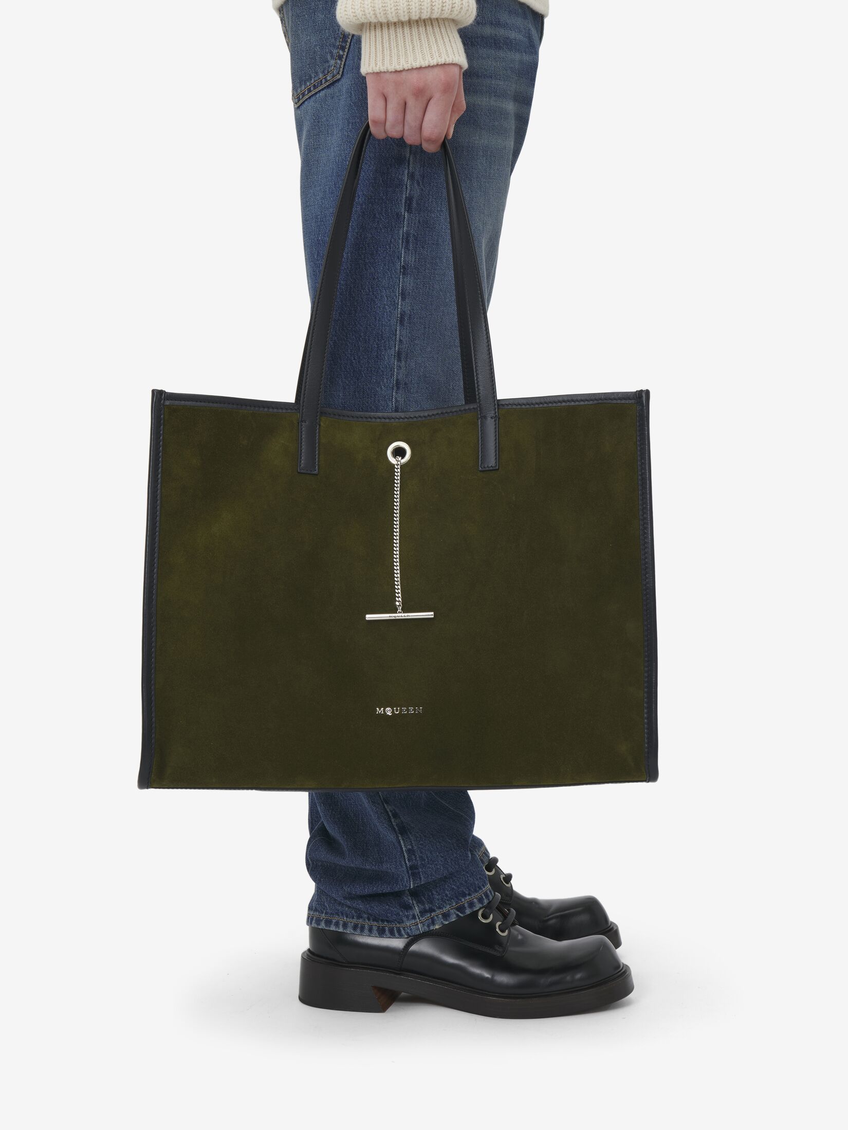 Alexander Mcqueen Pendant Handbag In Green