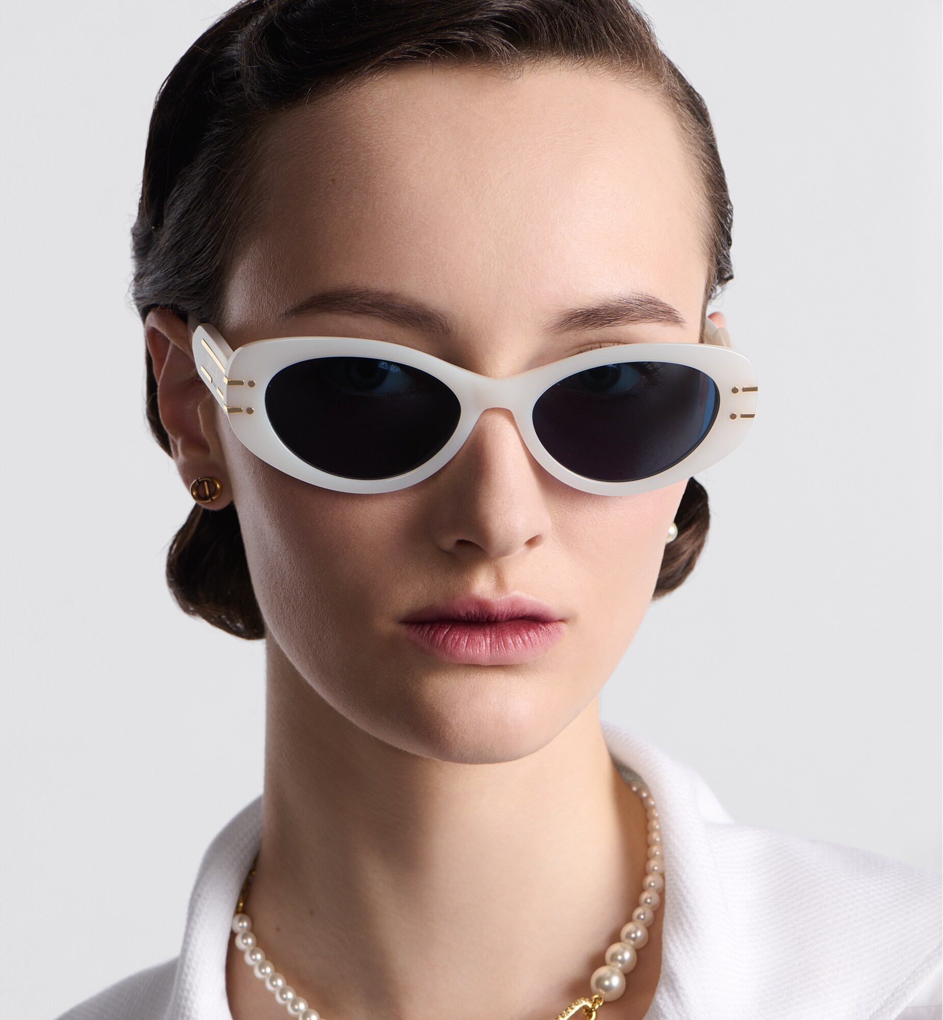 Shop Dior Signature B8u In White