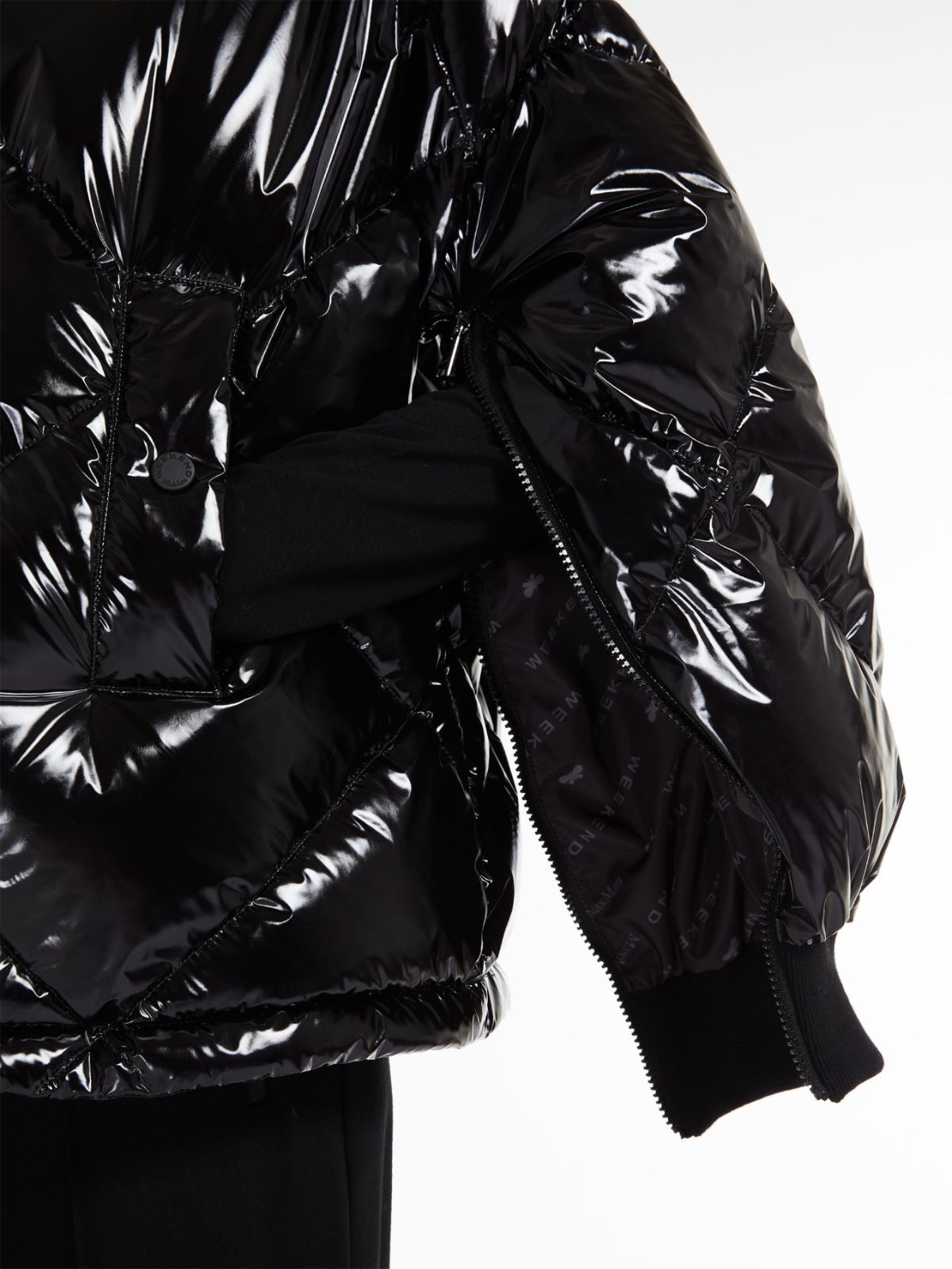 Weekend Max Mara Long-sleeved Zipper Down Jacket In Black