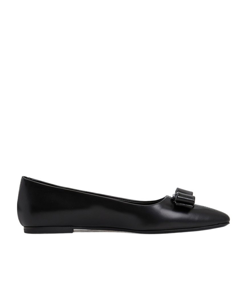 Ferragamo Salvatore  Ballerina Flats With Luxurious Lambskin Upper And Signature Buckle Detail In Black