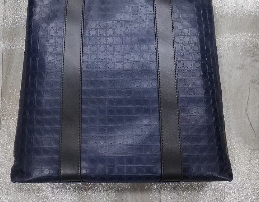 FERRAGAMO LOGO HANDBAG 