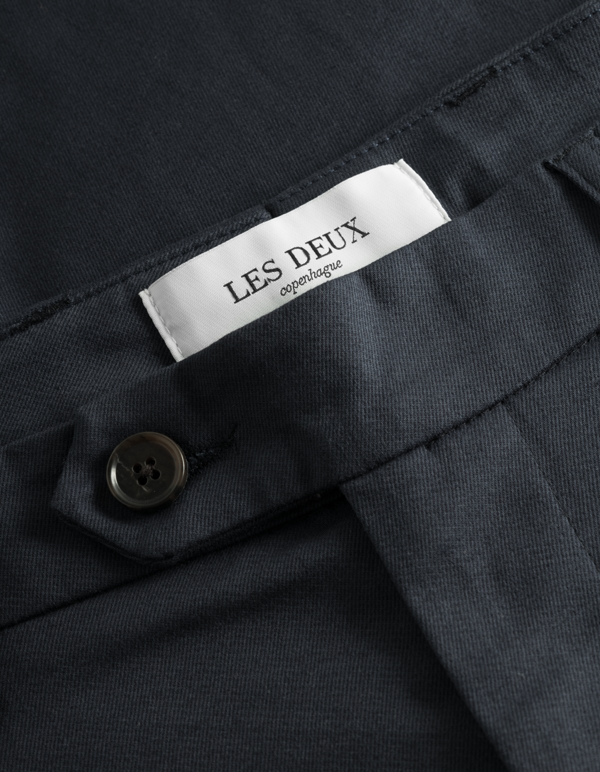 Les Deux Belt Loop Suit Trousers In Black