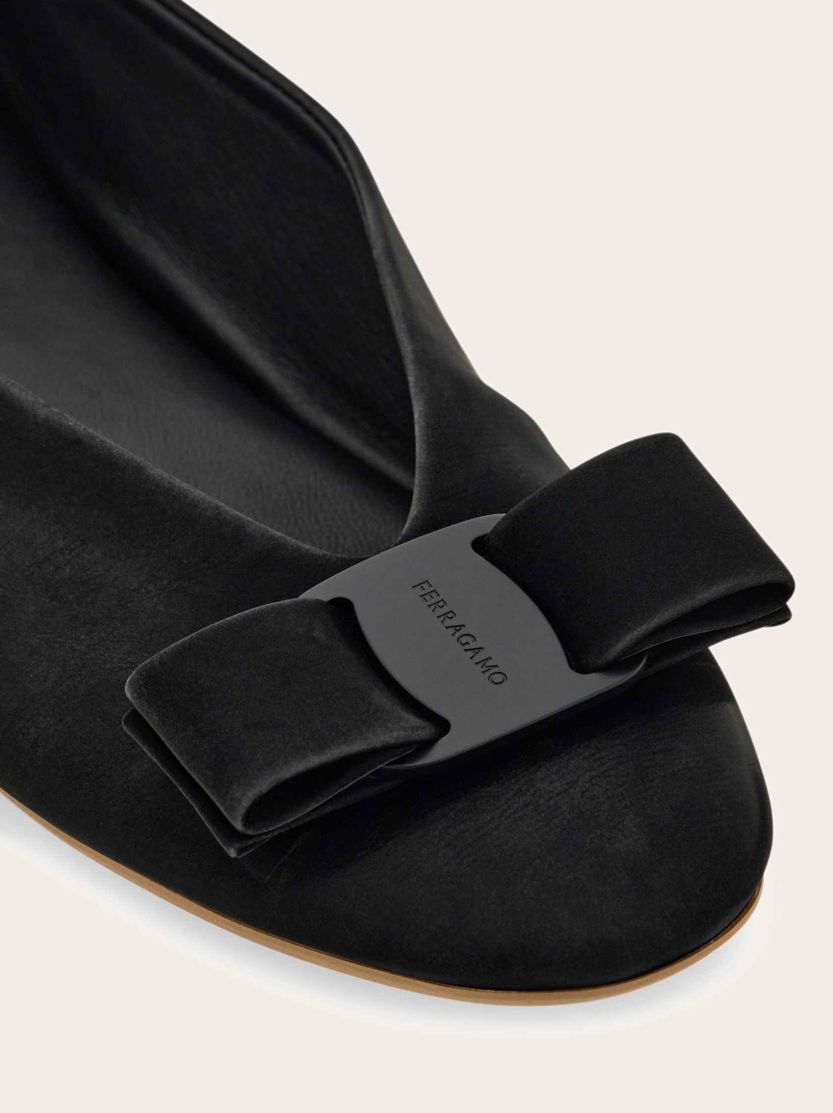 Ferragamo Leather Round Toe Ballerina Shoes With Bow Detail In Black