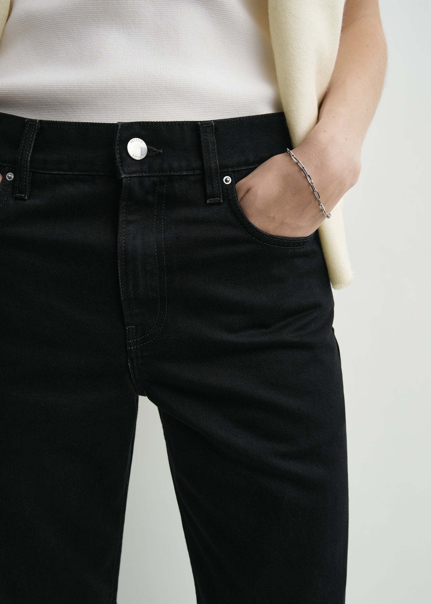 Totême Low-cut Straight-leg Jeans In Black