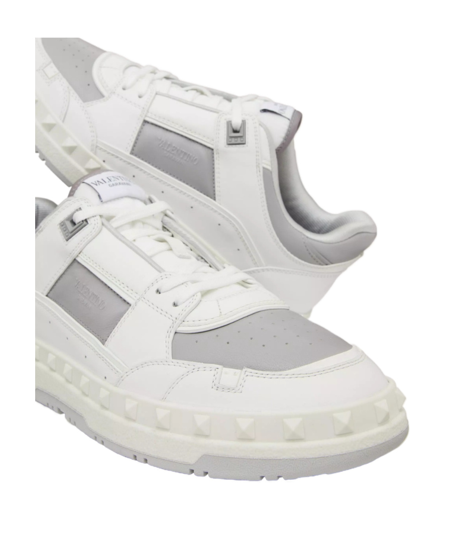 Valentino Freedots Leather Sneaker In White/light Gray
