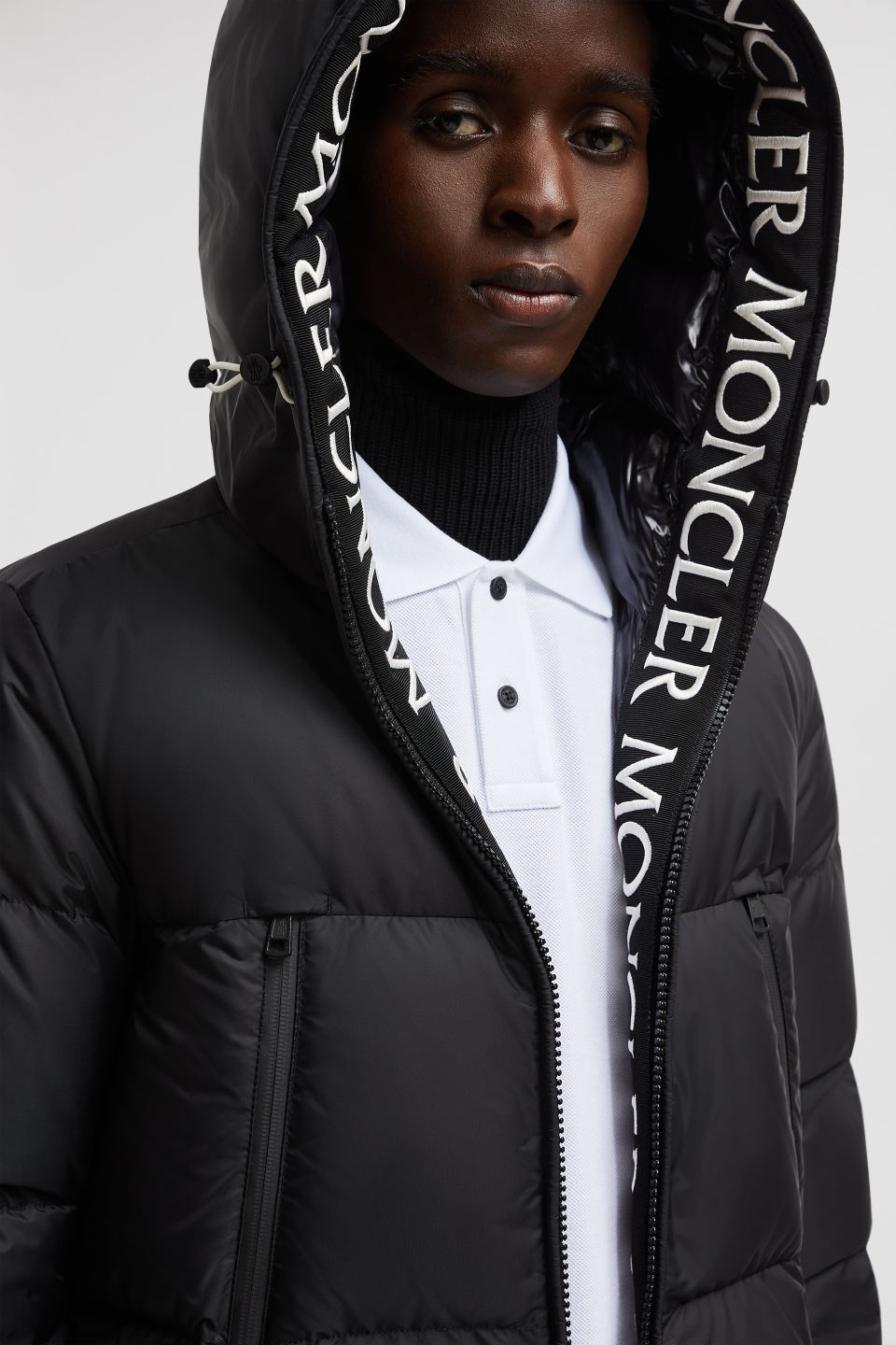 Moncler Montcla Short Down Jacket Black In Black