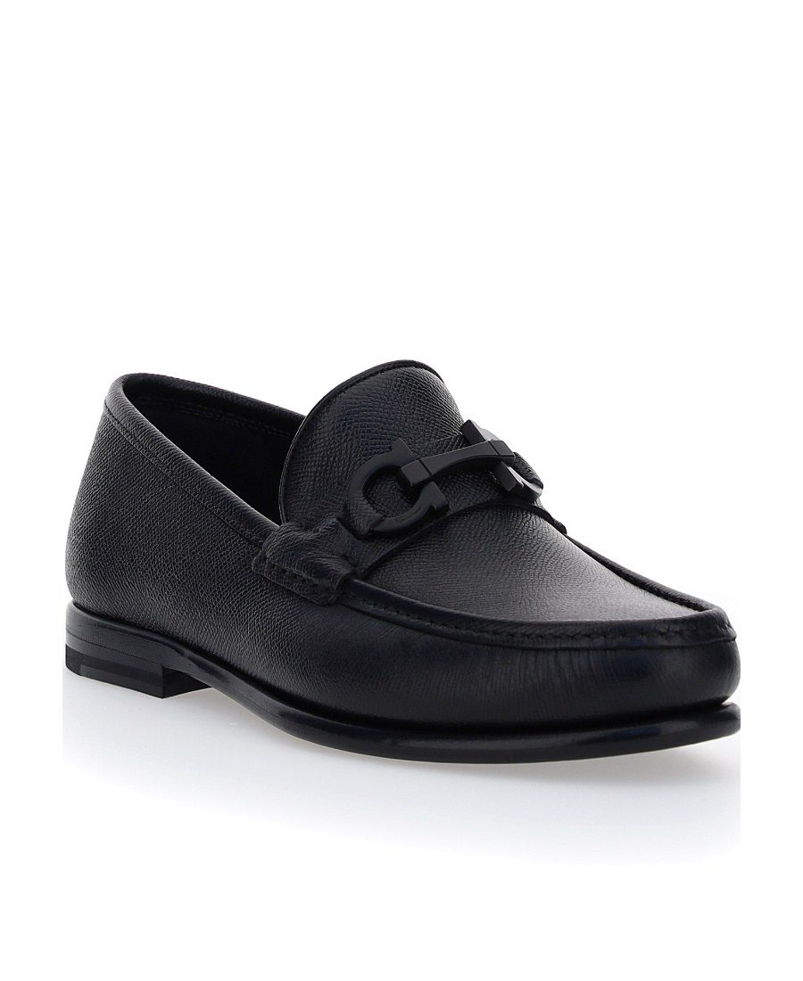 Ferragamo Gancini-buckle Loafer In Black