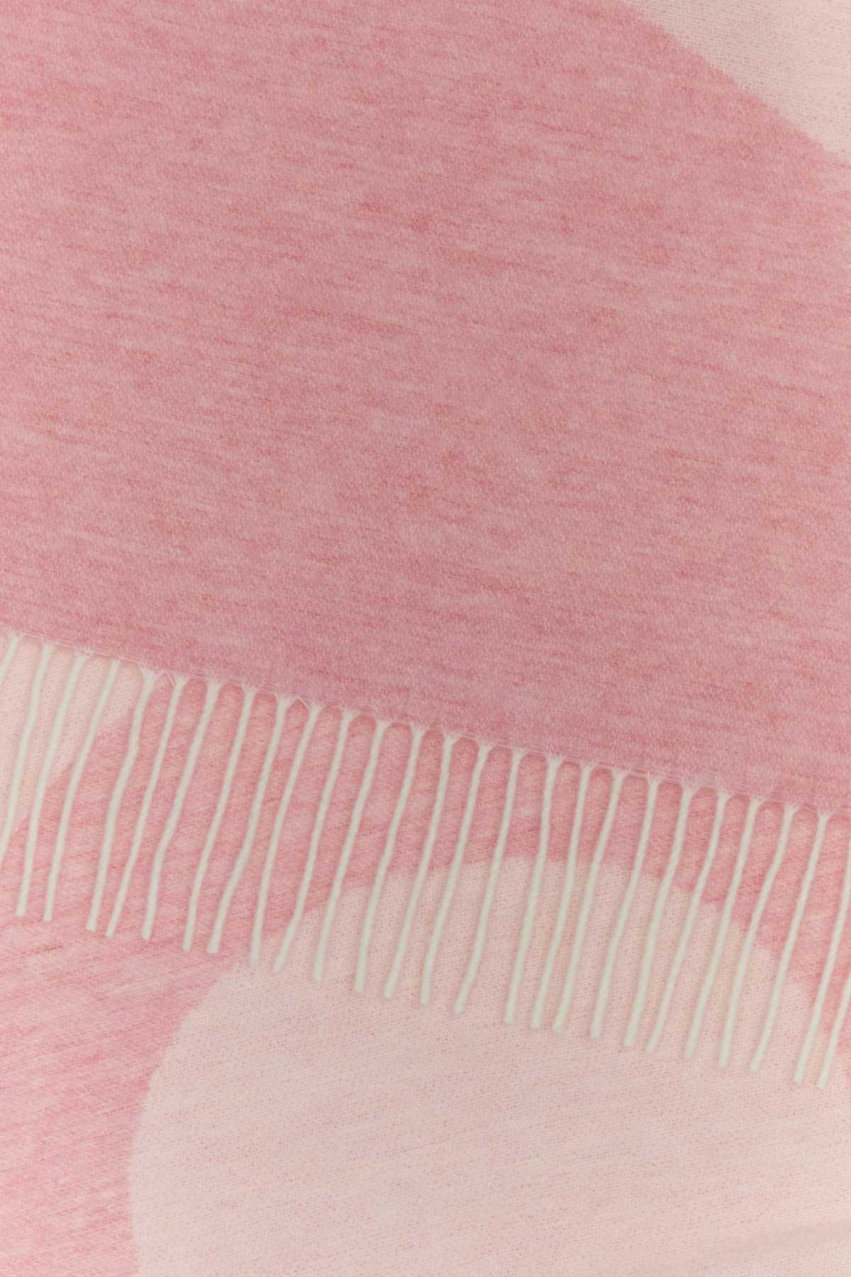 Apc Intarsia-knit Logo Scarf In Pink