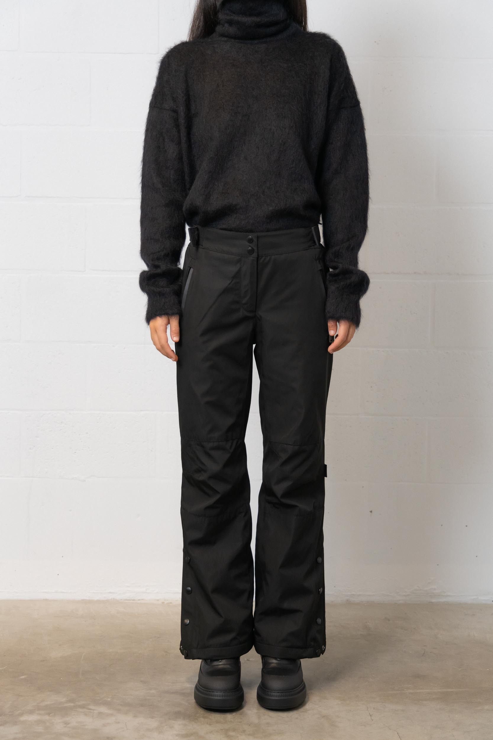 Yves Salomon Button Open And Close Casual Pants In Black