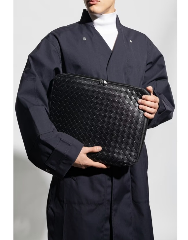 Bottega Veneta Medium Intreciato Clutch In Black