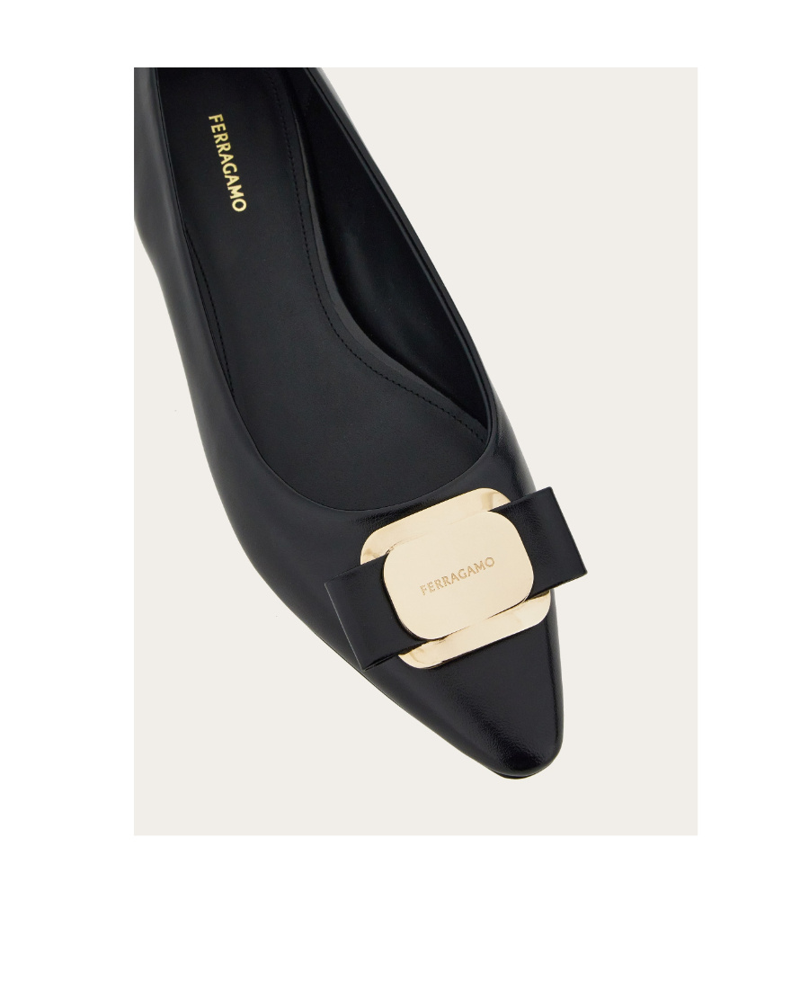 Ferragamo Salvatore  Ballerina Flats With Luxurious Lambskin Upper And Signature Buckle Detail In Black