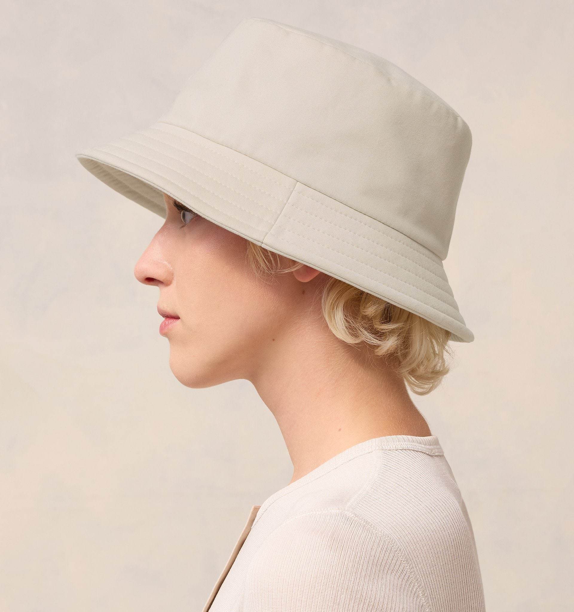 Ami Alexandre Mattiussi Ami Ami-de-coeur Logo Plaque Bucket Hat In Nude