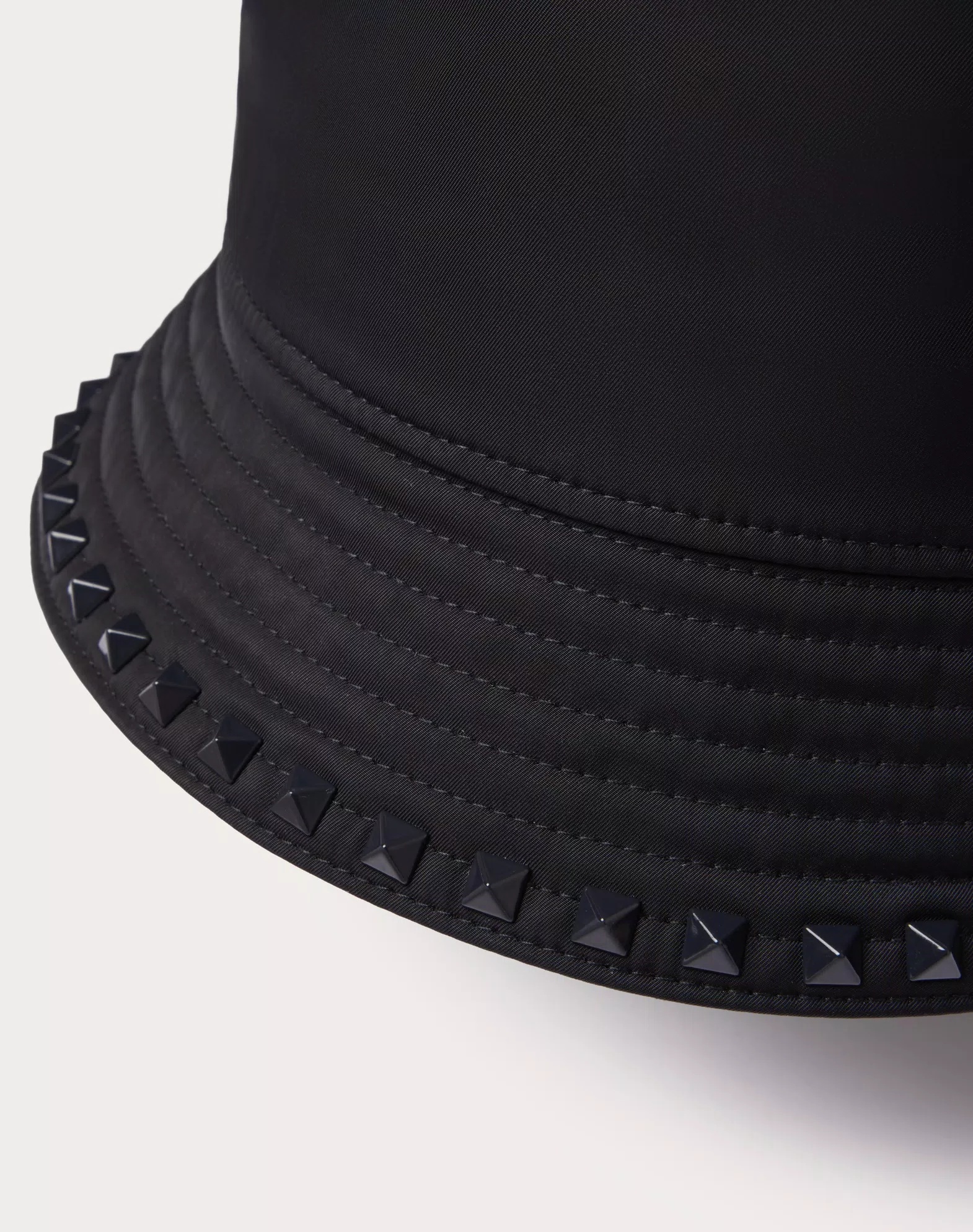 Valentino Rockstud-detail Bucket Hat In Black