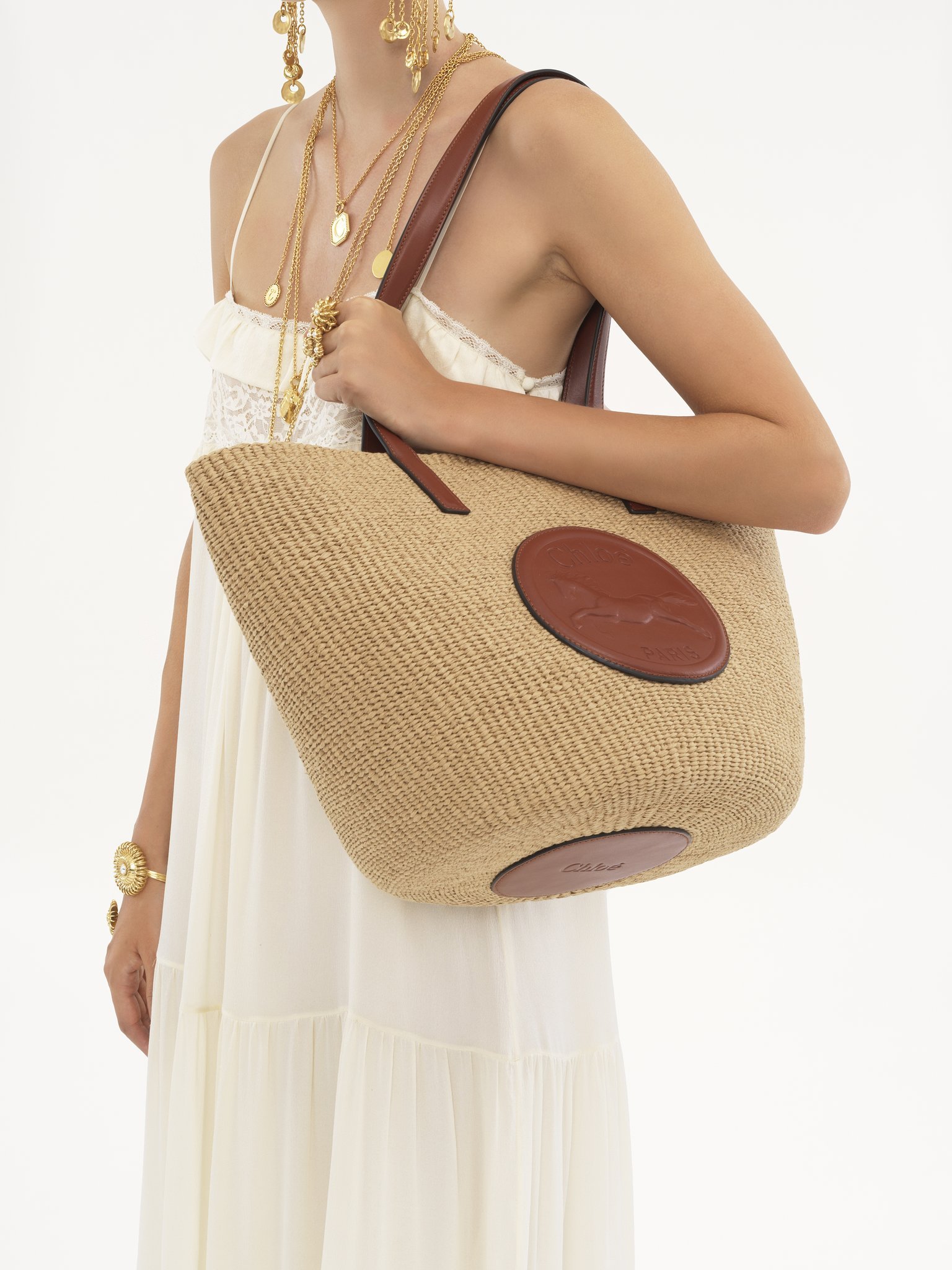 Chloé Beige Horse Medal Large Basket Bag In Nude