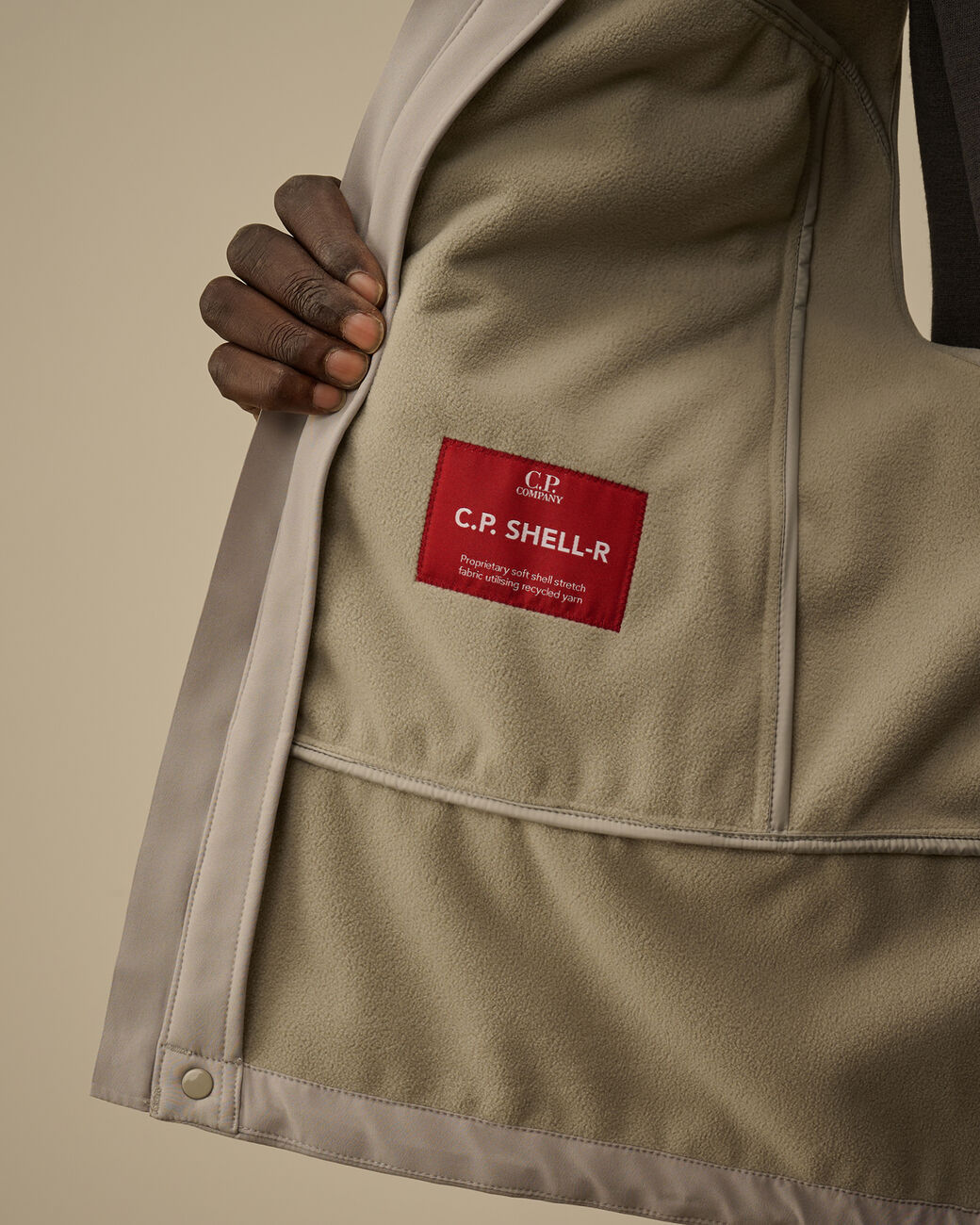 C.p. Company C.p. Shell-r Goggle Gilet In Neutral