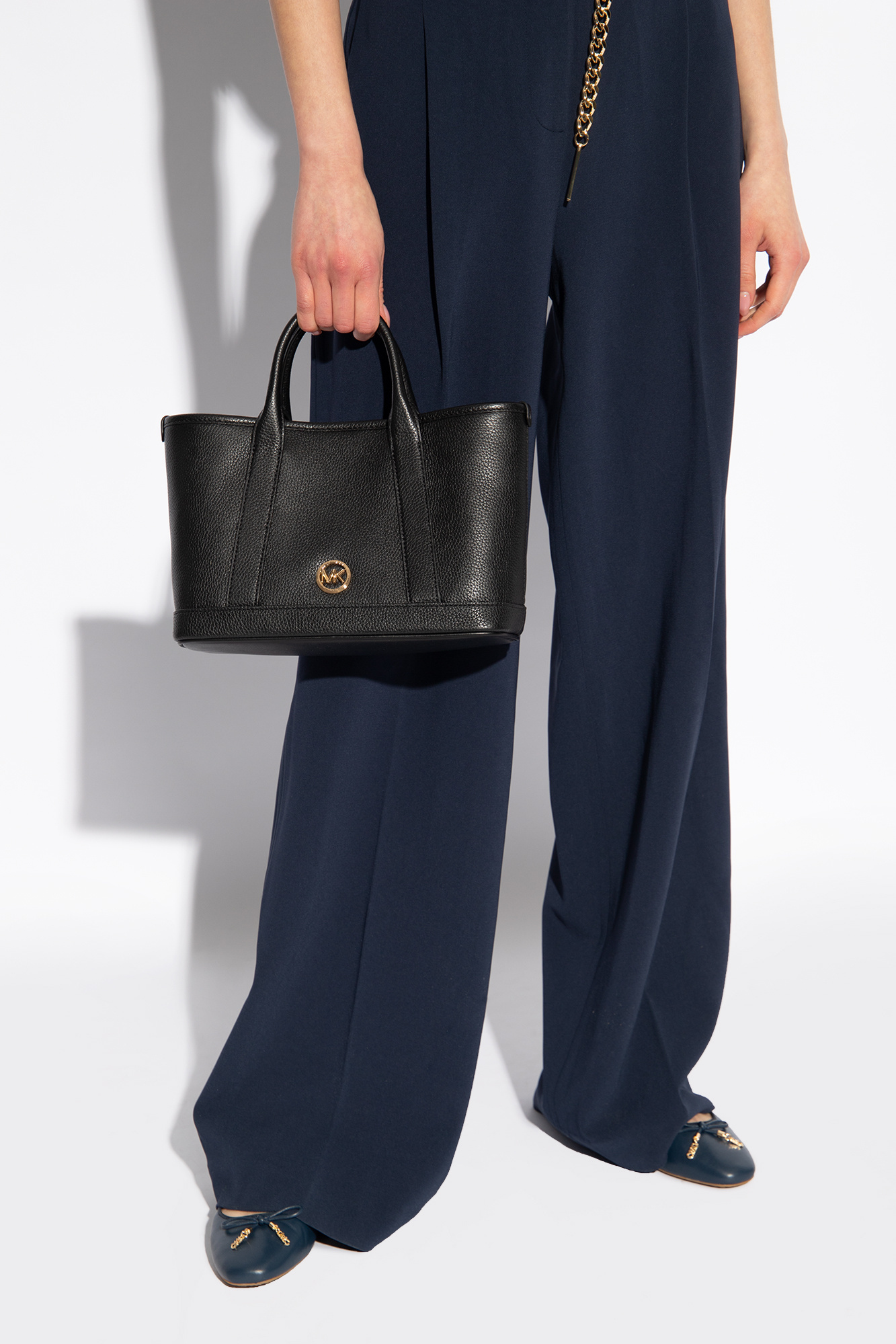 Michael Michael Kors Logo-plaque Leather Tote Bag In Black
