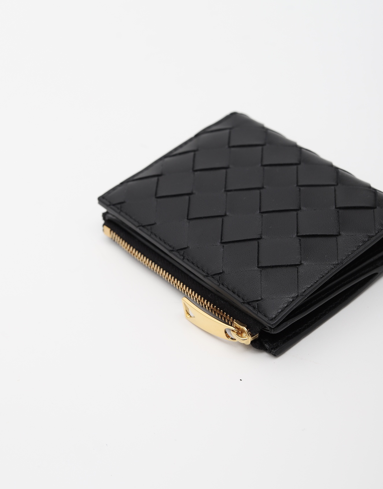 Bottega Veneta Intrecciato Bi-fold Wallet In Black