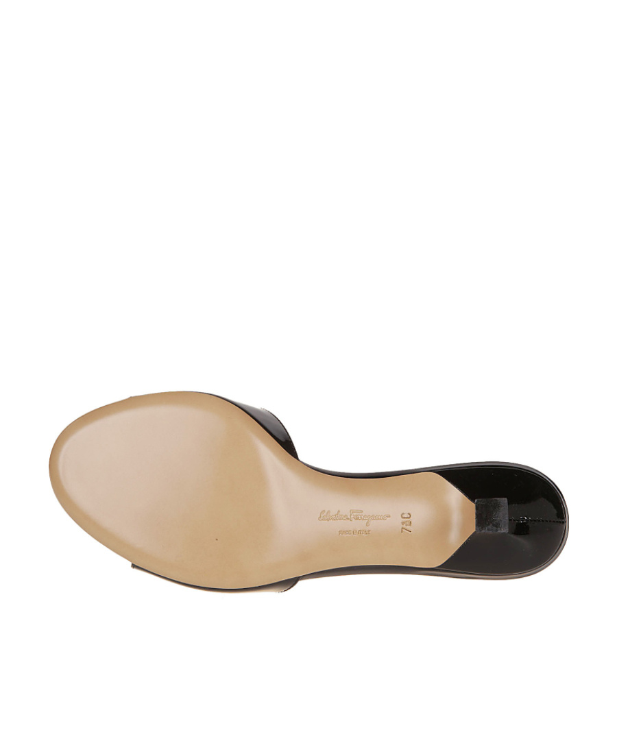 Ferragamo Vara Bow Sandals In Black