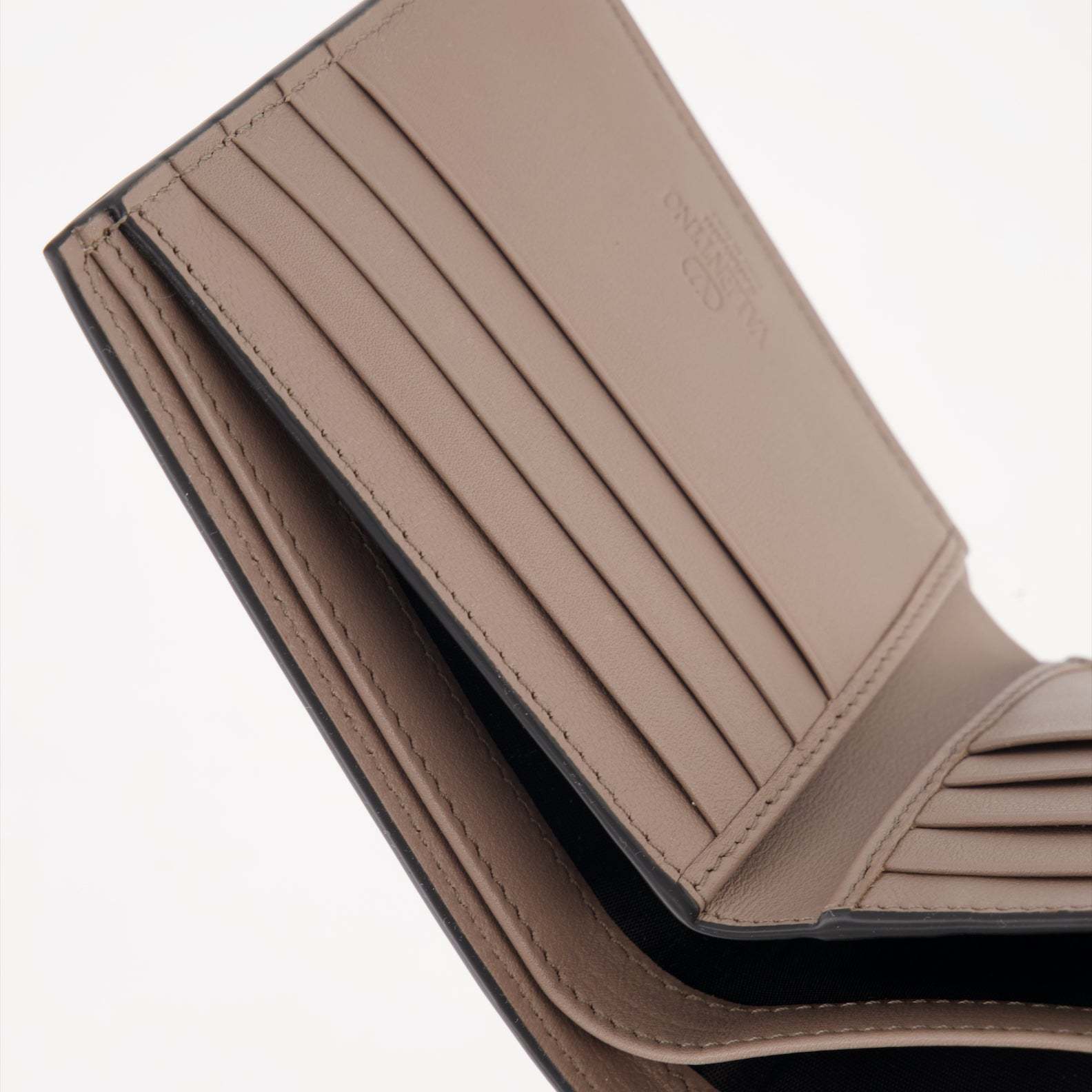 Valentino V-logo Leather Wallet In Nude