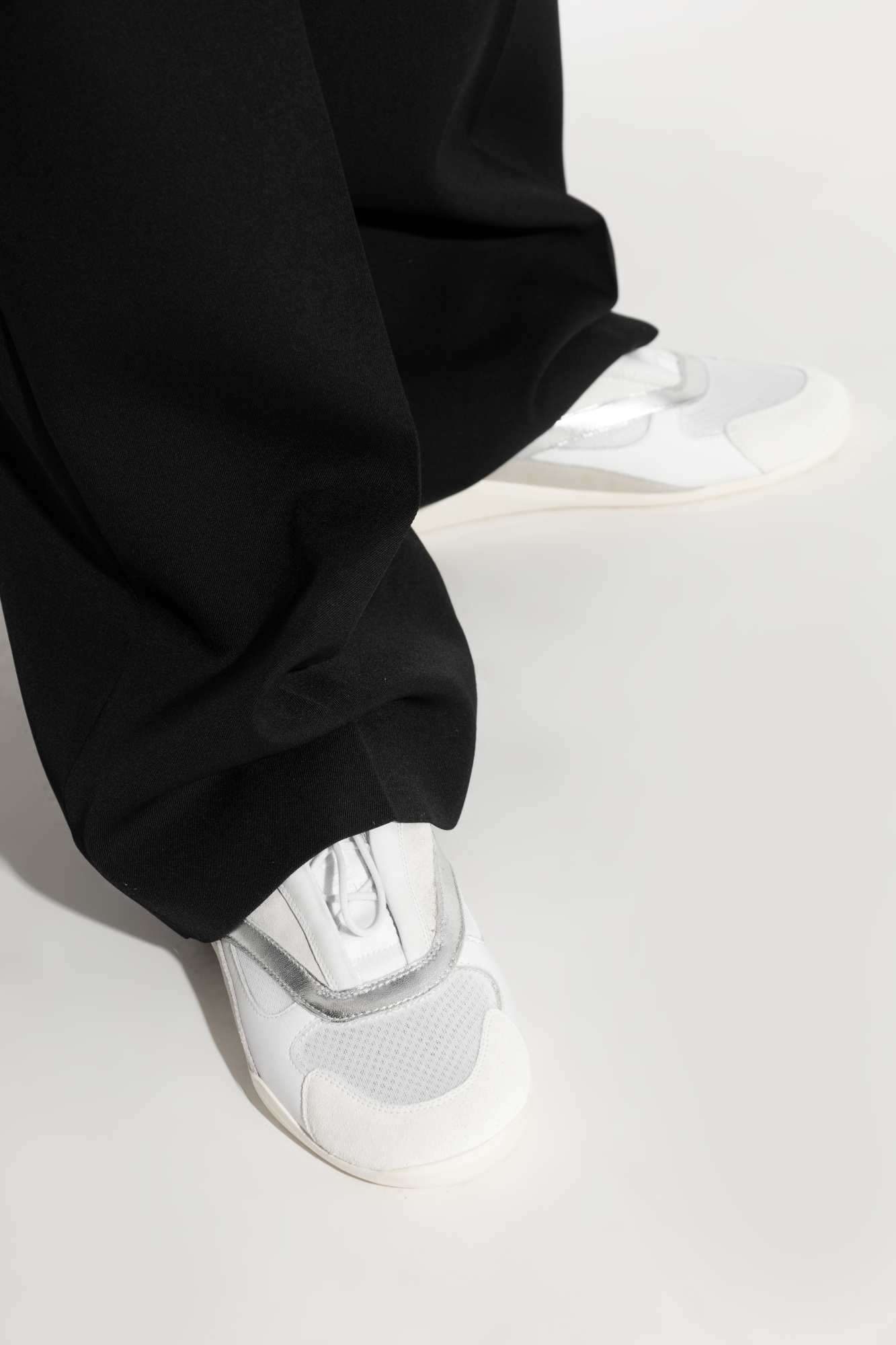 Vic Matie Round Head Low-cut Sneakers In White