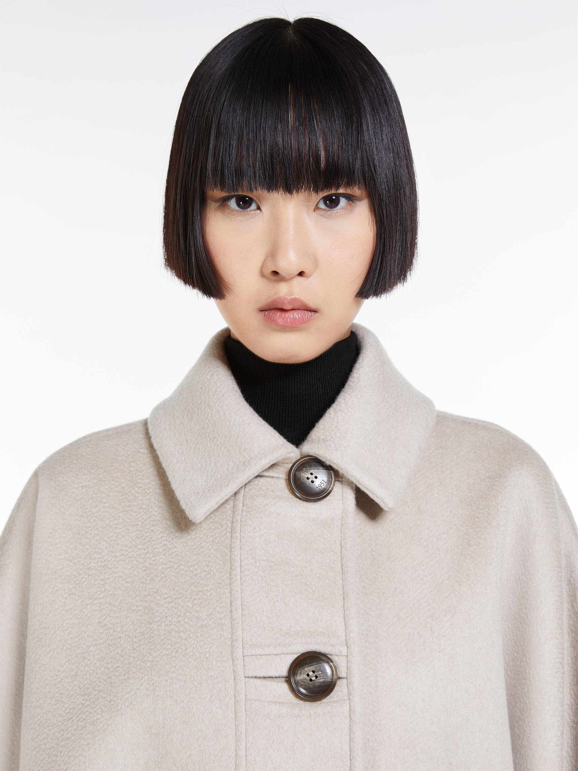 Max Mara Cashmere Short Rectangular Cloak In Nude