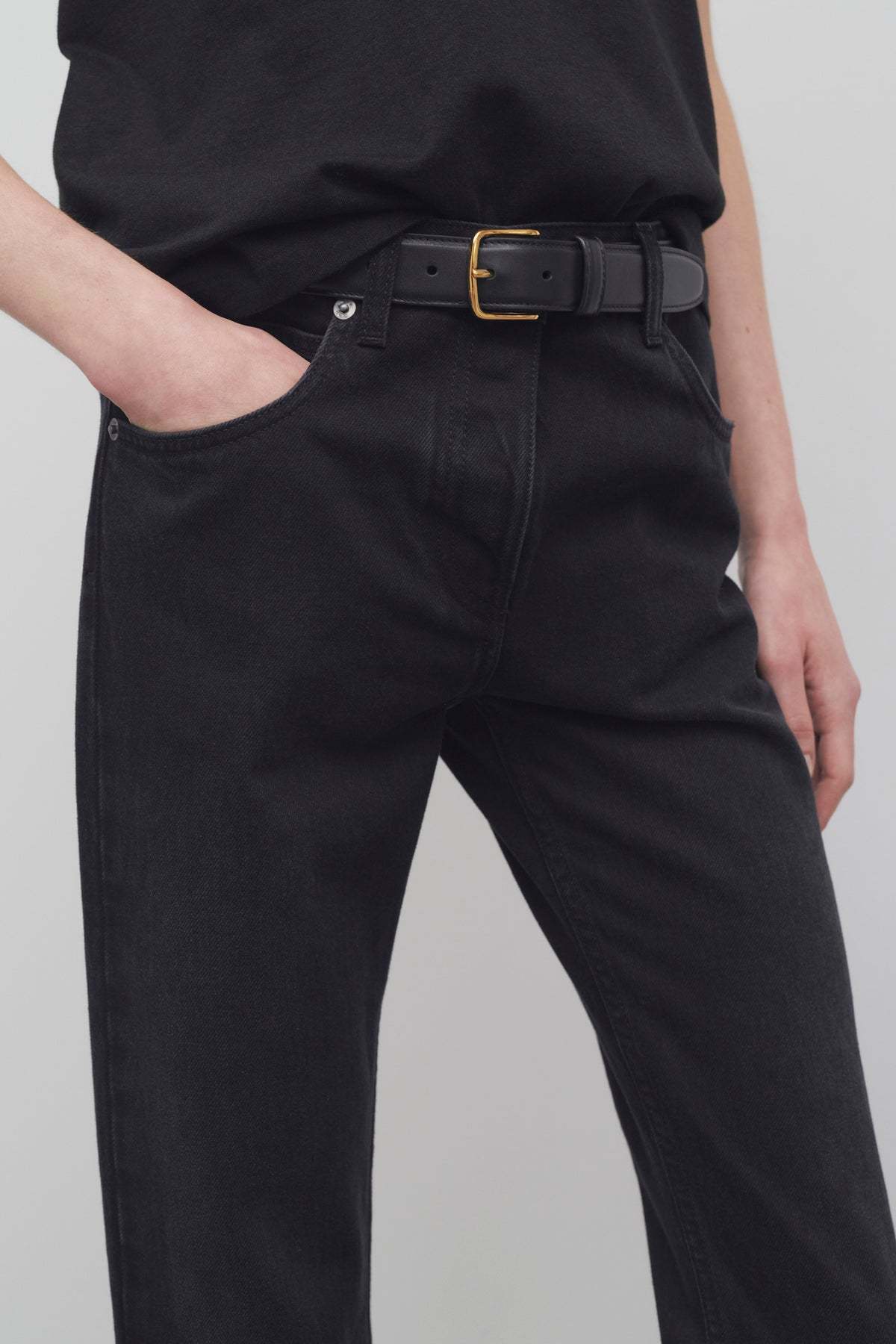 The Row Riaco Mid-rise Straight-leg Ankle Jeans In Black