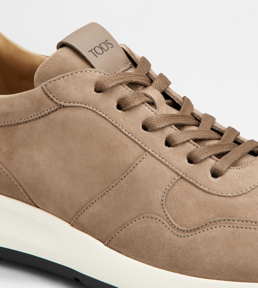 Tod's Laced Sneakers In Brown