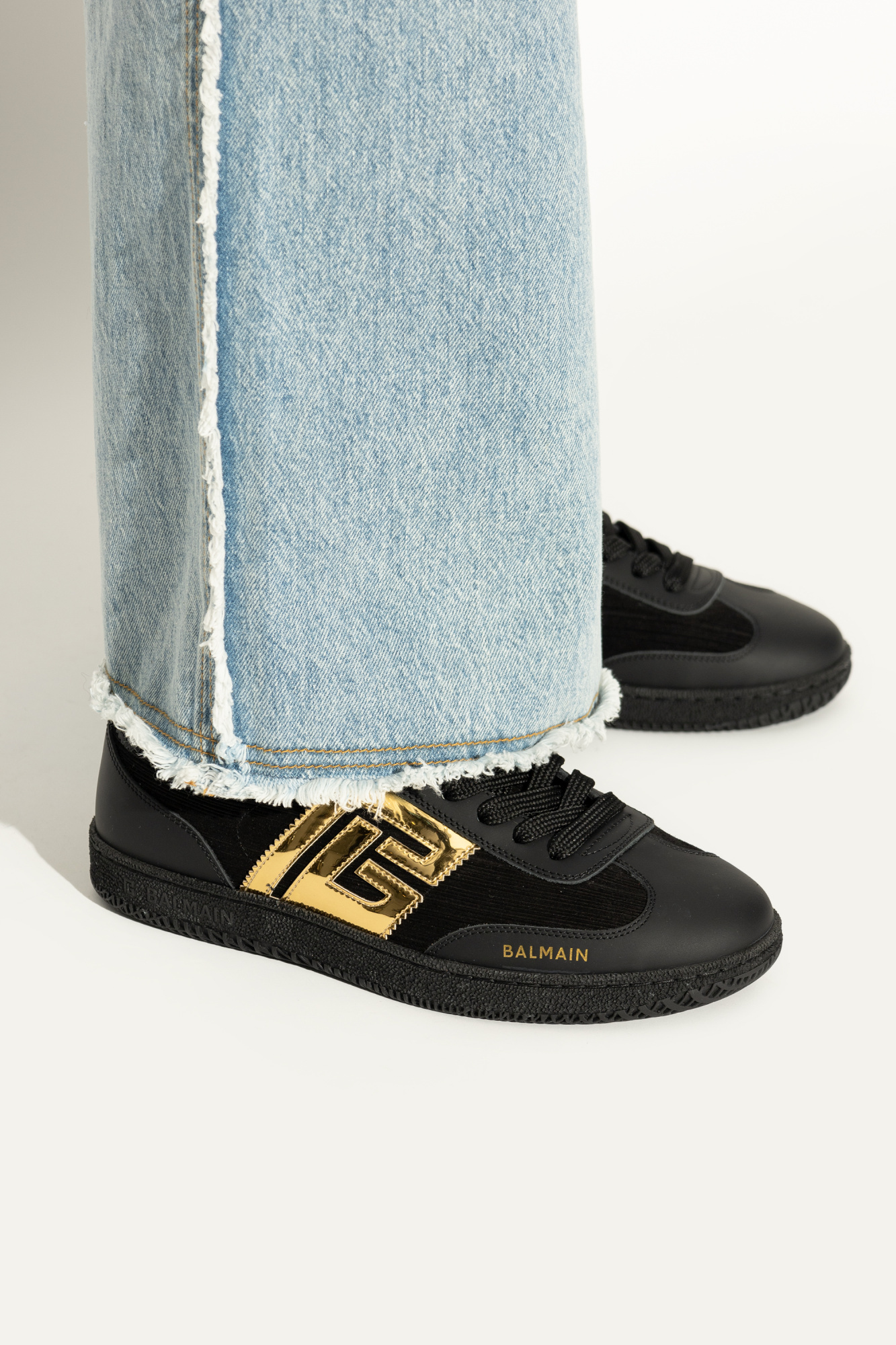 Balmain Swan Low-top Sneakers In Black