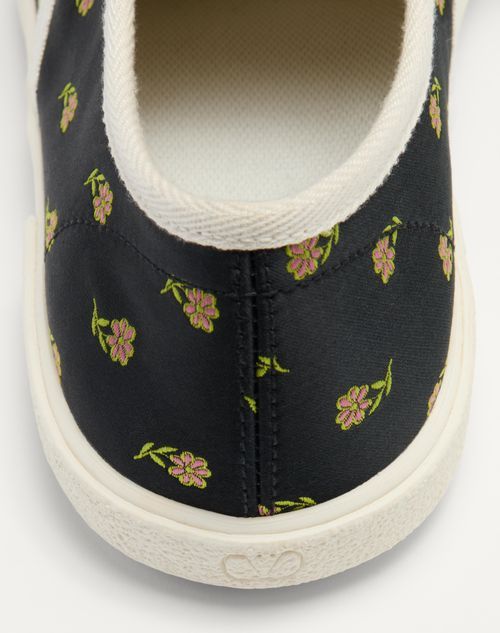 Shop Valentino Bay By Bay Trainers In Papier Floral Fabric In Black