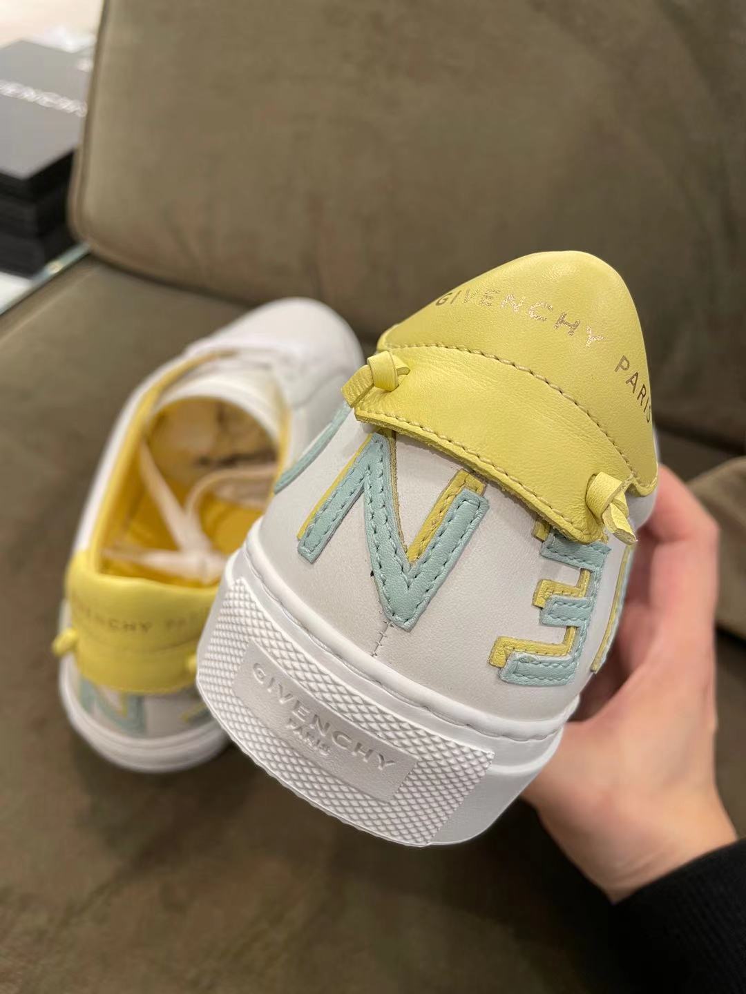 Givenchy Reverse Logo Low-top Sneakers In White