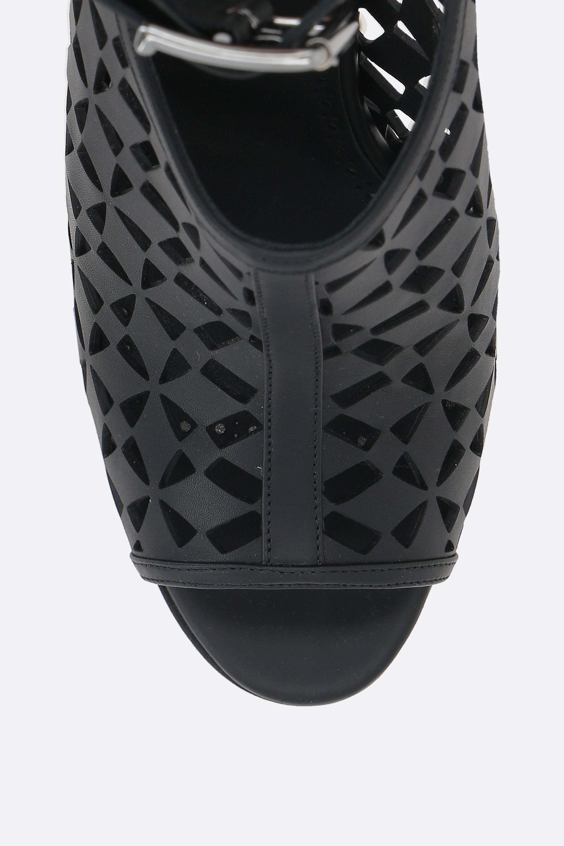 Manolo Blahnik Tingah 105 Leather Sandals In Black