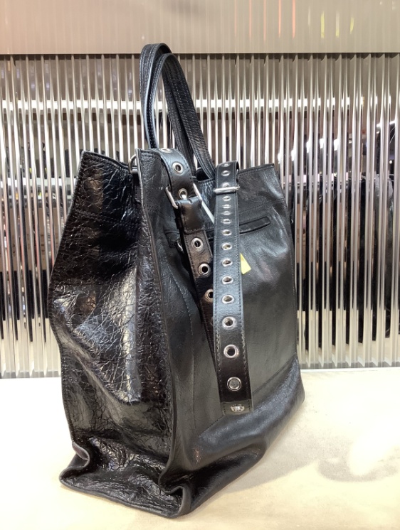 Valentino Logo Handbag In Black