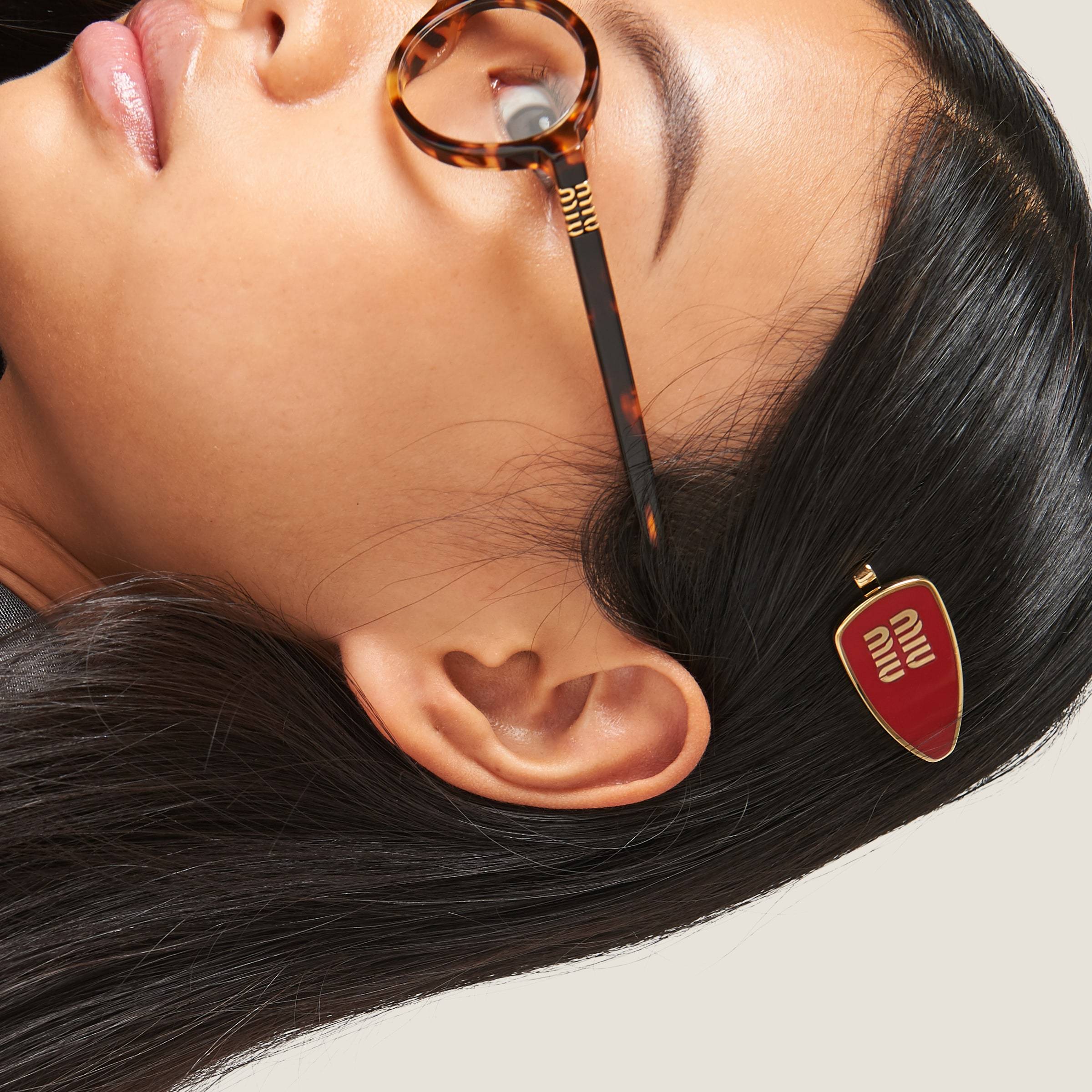 Miu Miu Engraved-logo Enamel Hair Clip In Red