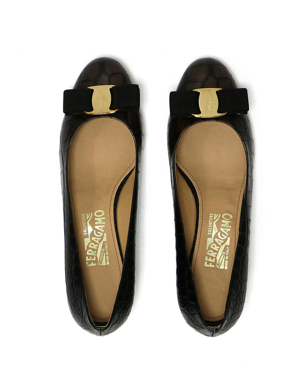 Ferragamo Vara Q Bow-embellished Quilted Patent-leather Pumps In Black
