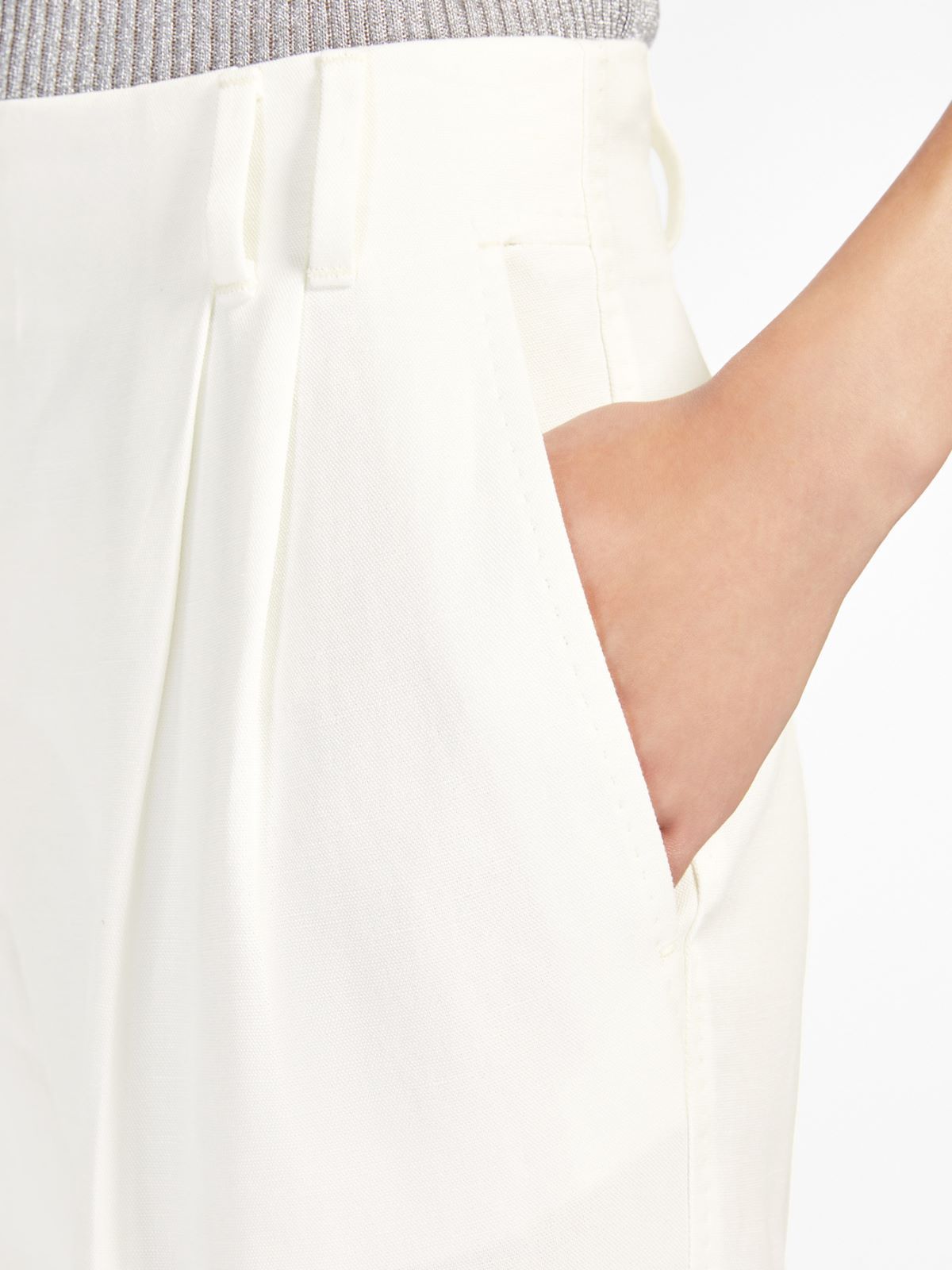 Max Mara Carrot Pants In White