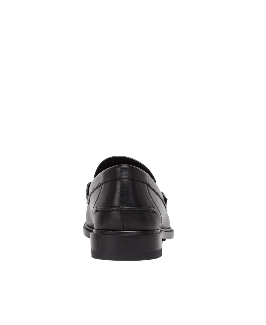 Fendi Logo-plaque Leather Loafers In Black