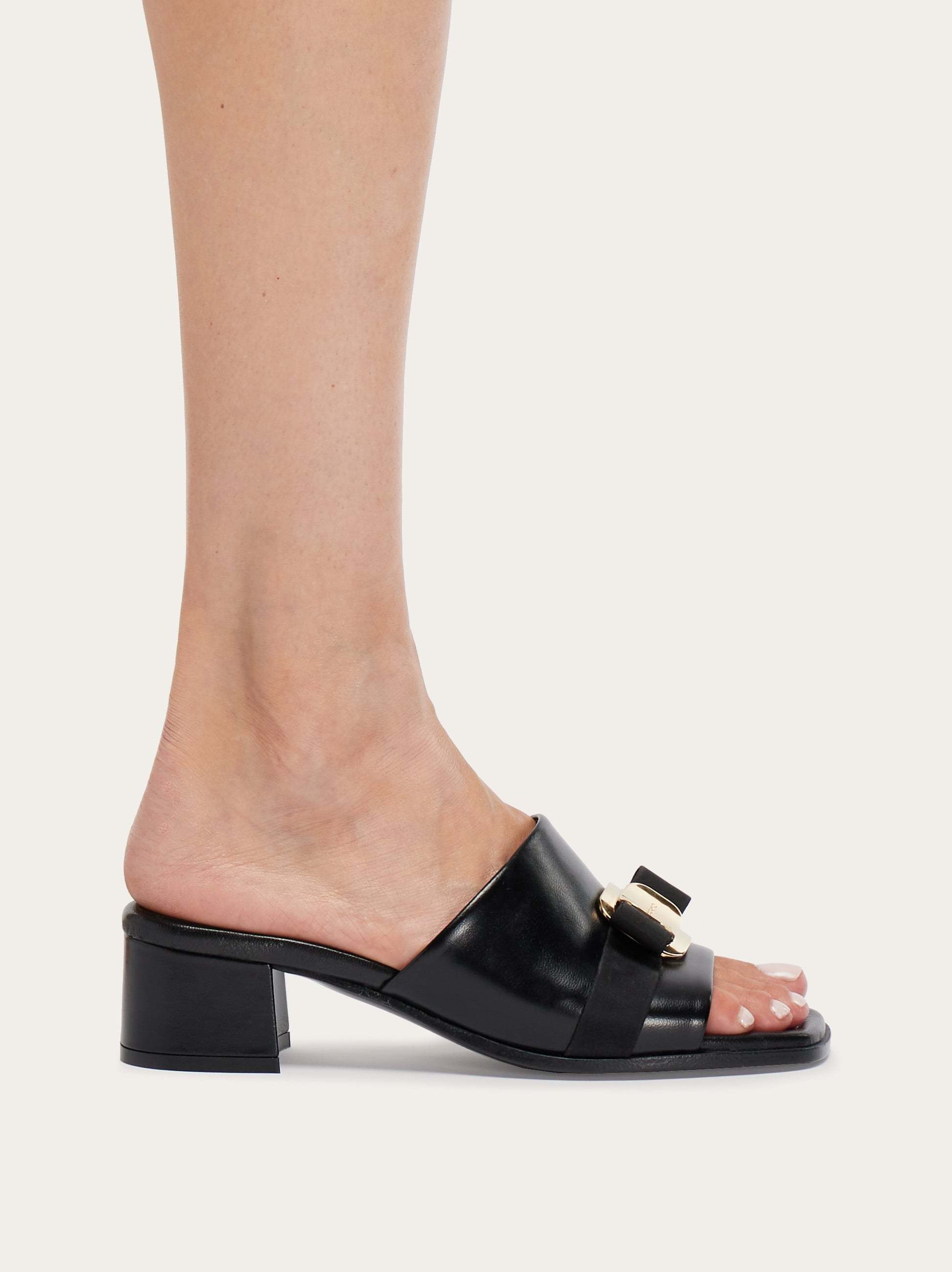 Ferragamo Vilna Leather Bow Mule Sandals In Black